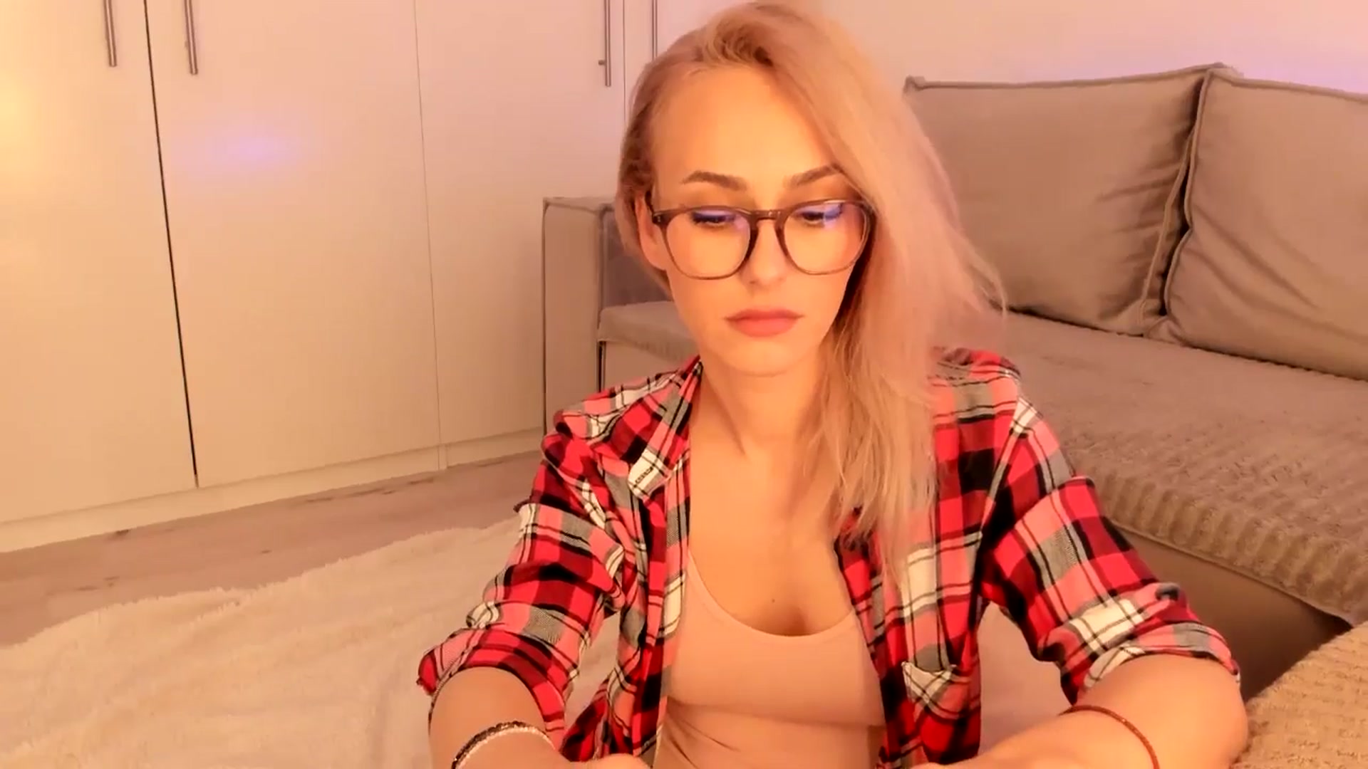 Gallery image thumbnail from Simi__'s myfreecams stream on, 05/15/2024, 17:38 image 3 of 20