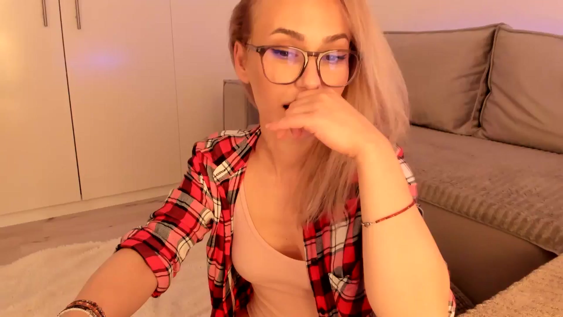 Gallery image thumbnail from Simi__'s myfreecams stream on, 05/15/2024, 17:38 image 19 of 20