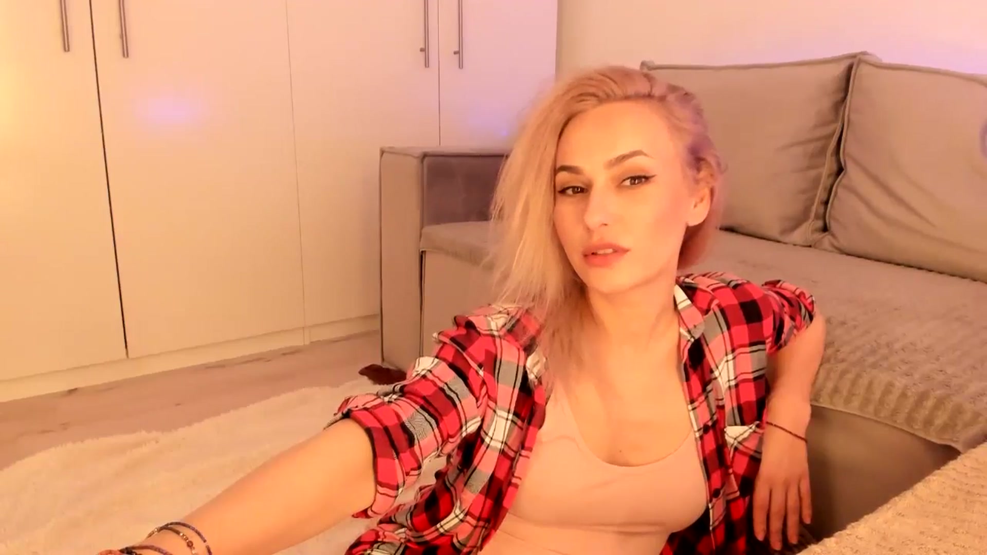Gallery image thumbnail from Simi__'s myfreecams stream on, 05/15/2024, 18:07 image 3 of 20