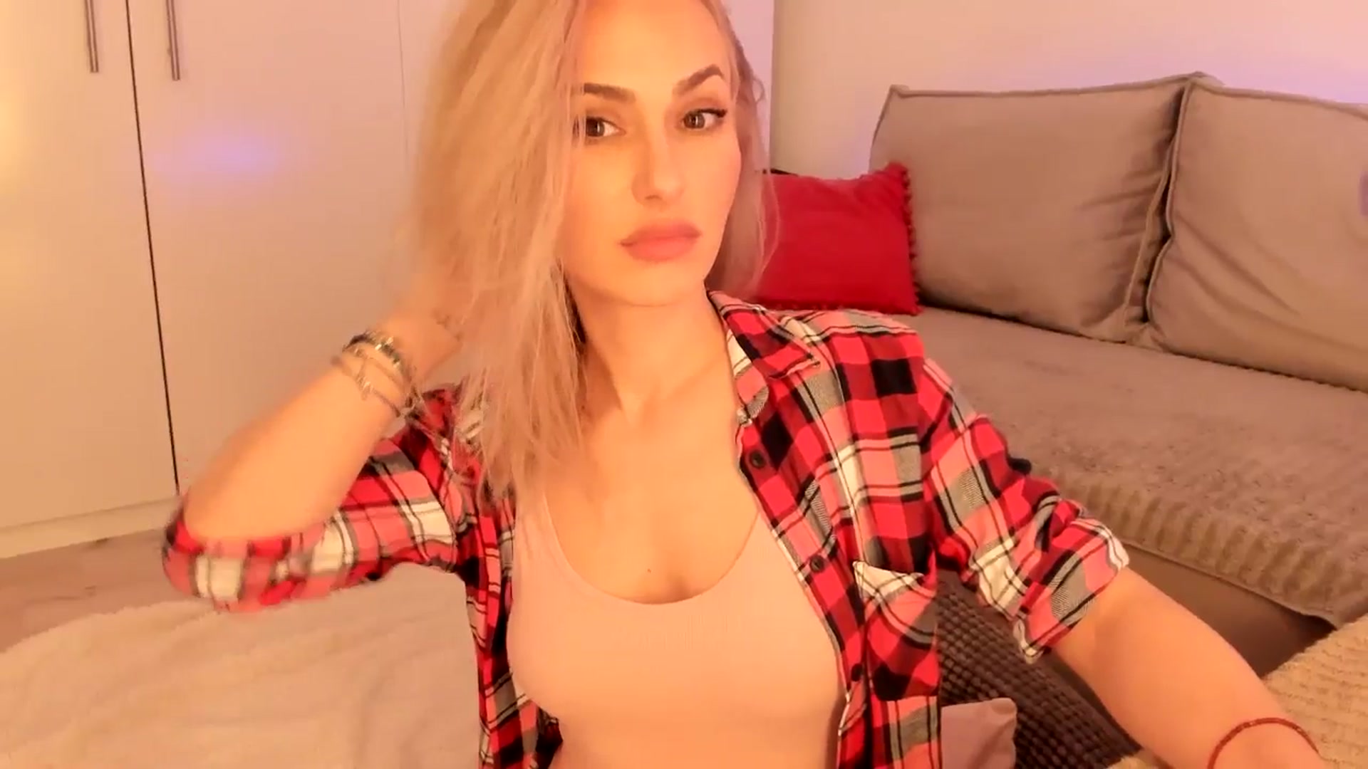 Gallery image thumbnail from Simi__'s myfreecams stream on, 05/15/2024, 18:07 image 7 of 20