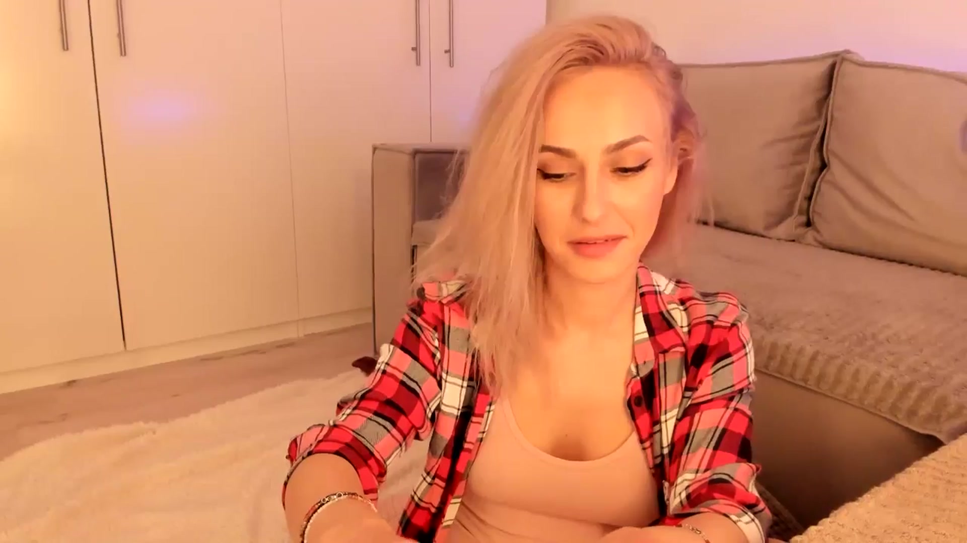 Gallery image thumbnail from Simi__'s myfreecams stream on, 05/15/2024, 18:07 image 13 of 20