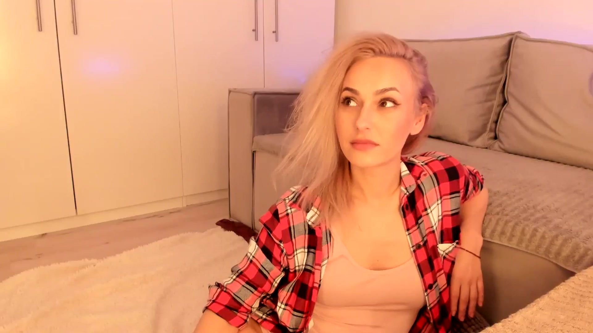 Gallery image thumbnail from Simi__'s myfreecams stream on, 05/15/2024, 18:07 image 2 of 20