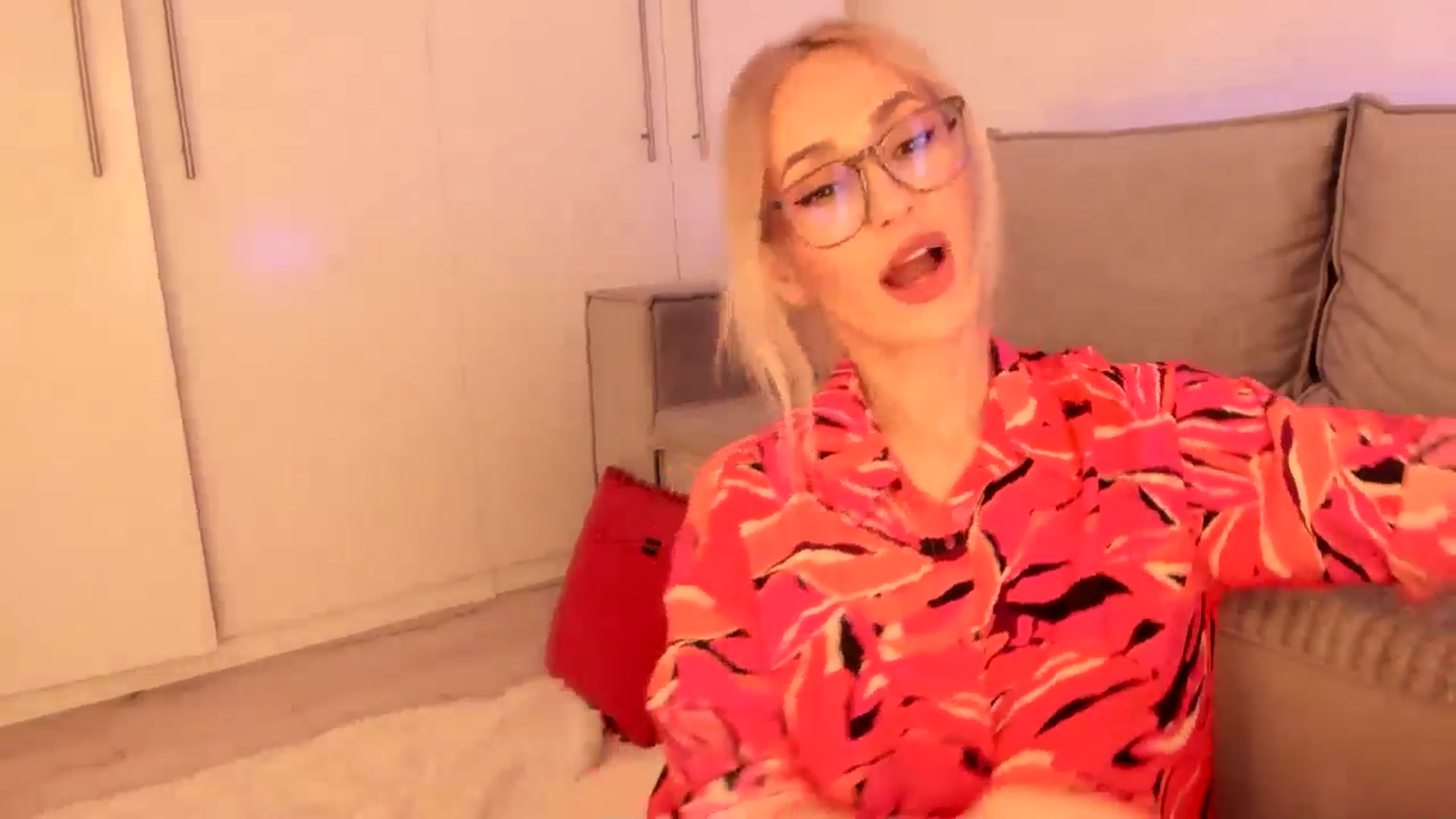 Gallery image thumbnail from Simi__'s myfreecams stream on, 05/18/2024, 18:19 image 14 of 20