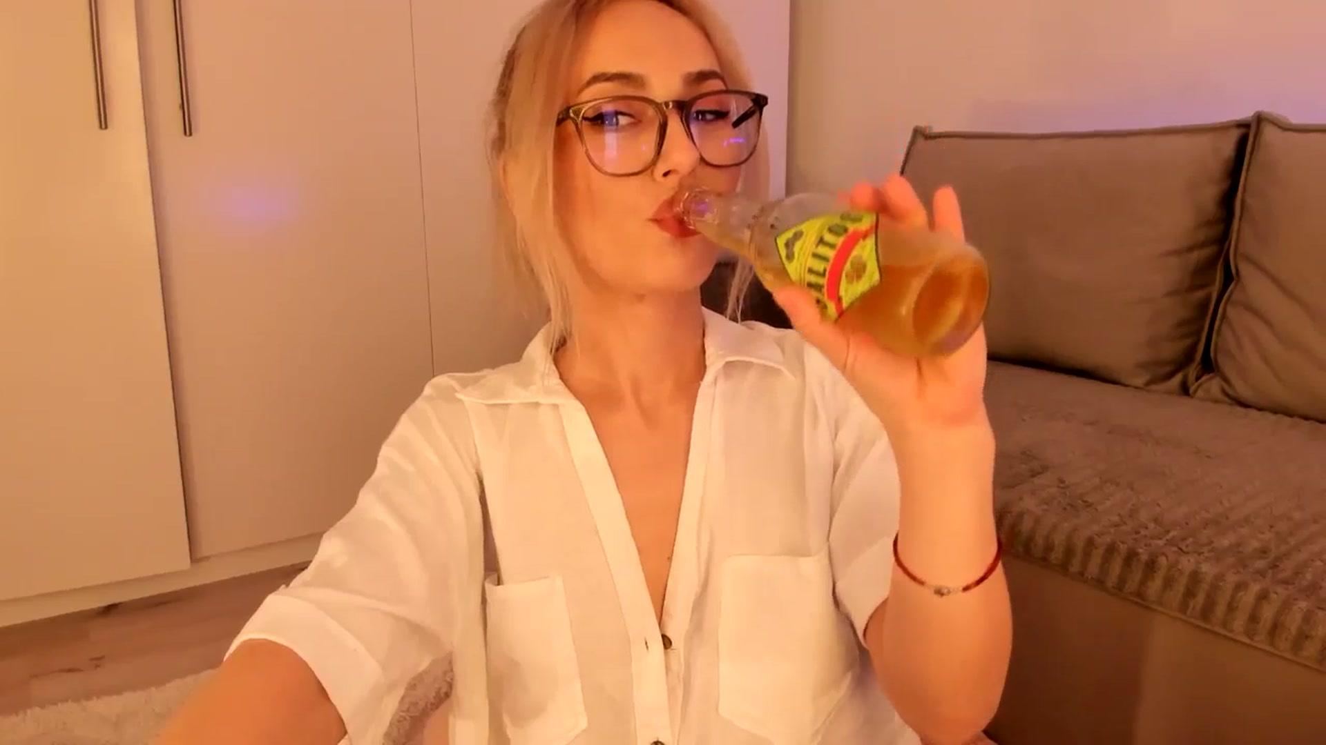 Gallery image thumbnail from Simi__'s myfreecams stream on, 05/18/2024, 18:19 image 18 of 20