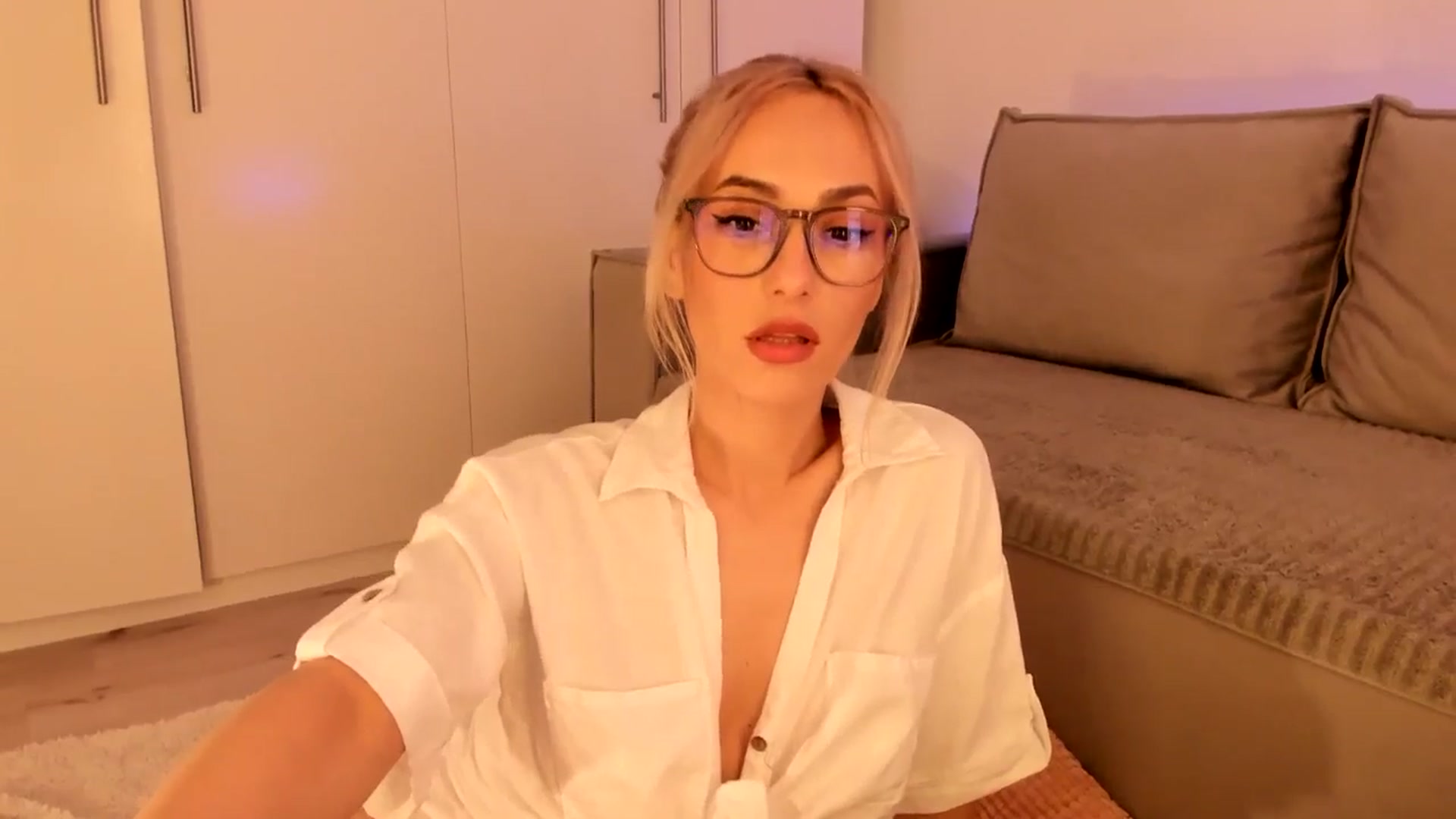 Gallery image thumbnail from Simi__'s myfreecams stream on, 05/18/2024, 18:52 image 9 of 20
