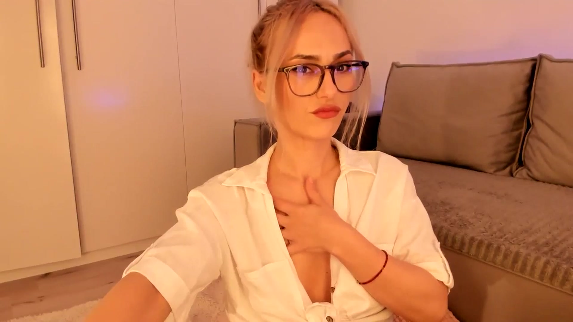 Gallery image thumbnail from Simi__'s myfreecams stream on, 05/18/2024, 18:52 image 3 of 20