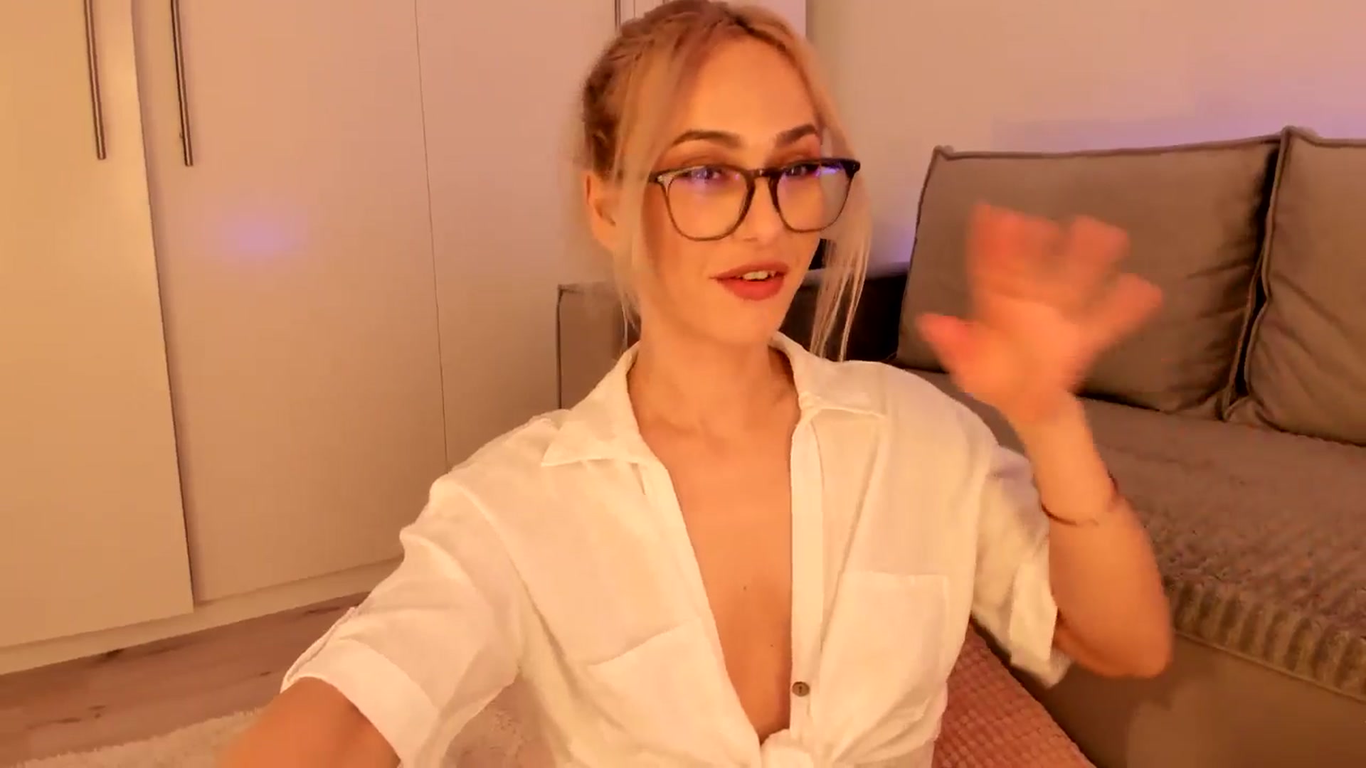 Gallery image thumbnail from Simi__'s myfreecams stream on, 05/18/2024, 18:52 image 4 of 20