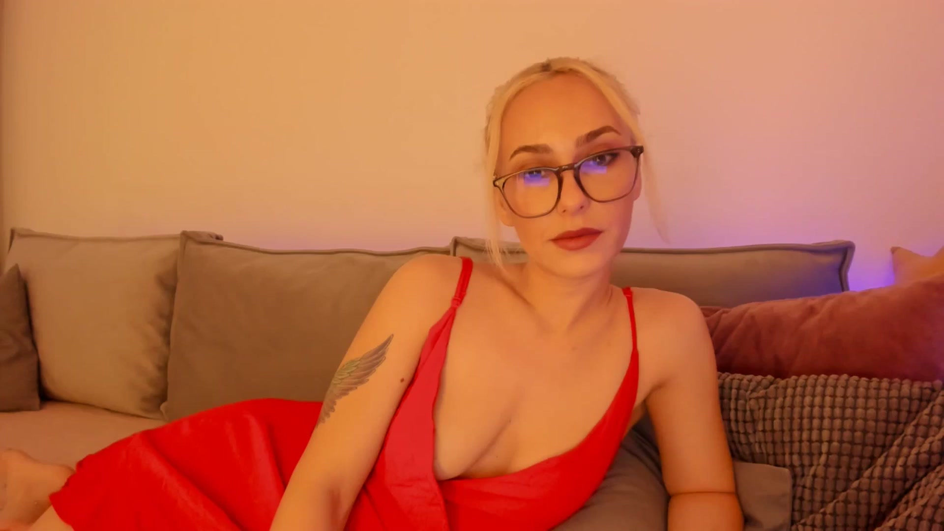 Gallery image thumbnail from Simi__'s myfreecams stream on, 07/14/2024, 17:10 image 2 of 20