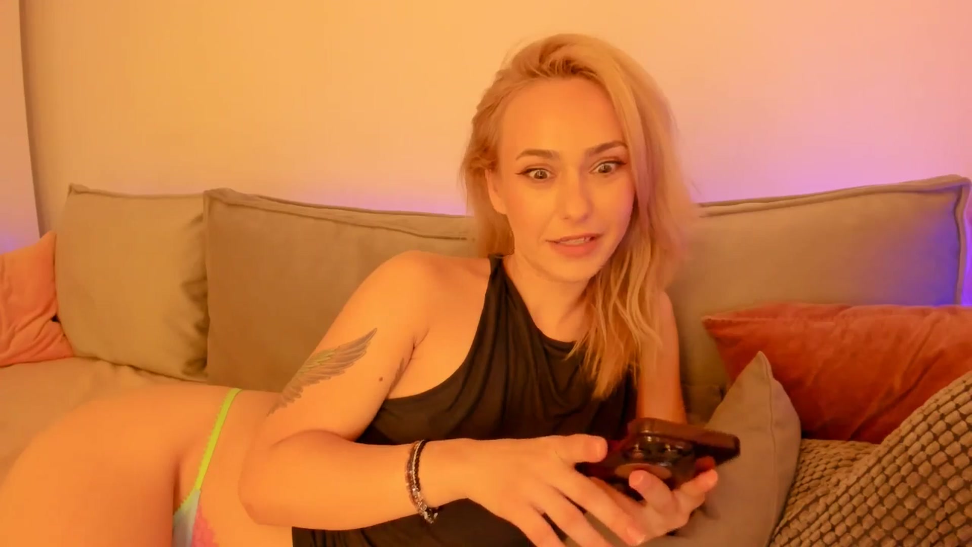 Gallery image thumbnail from Simi__'s myfreecams stream on, 08/12/2024, 17:38 image 19 of 20
