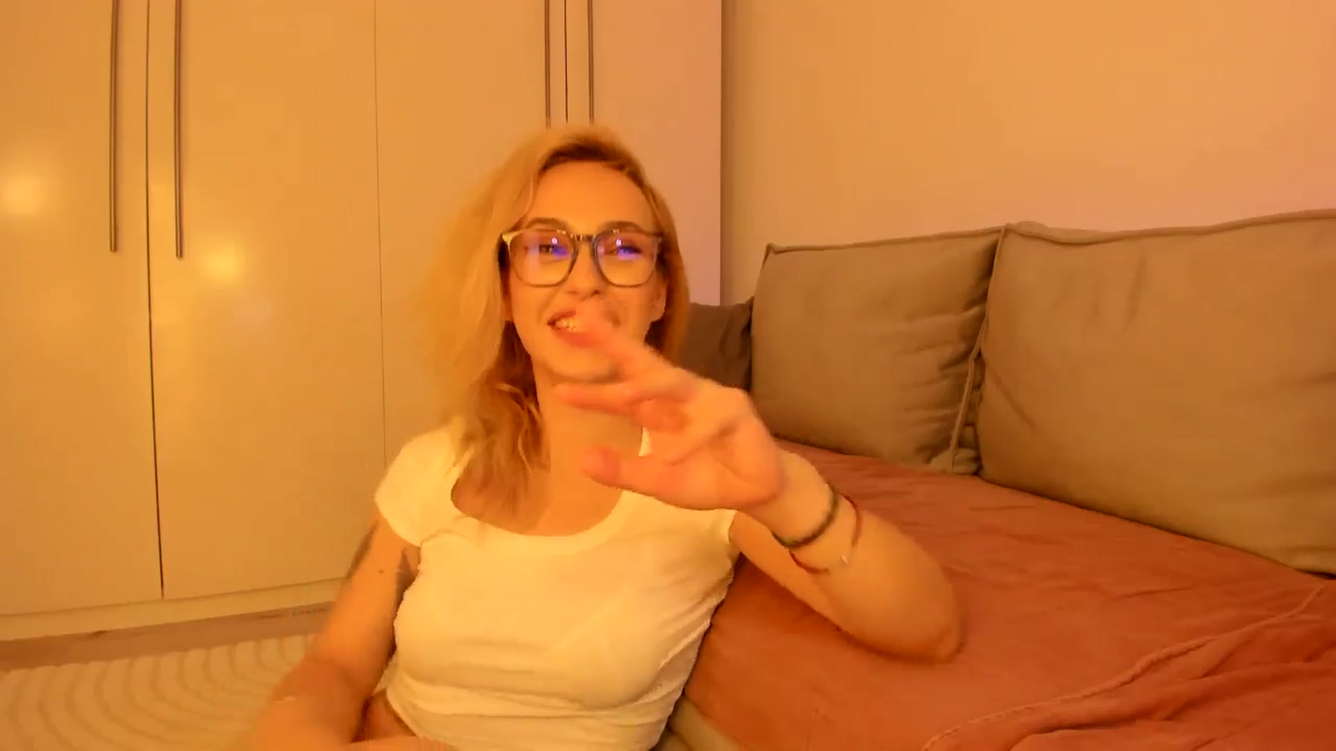 Gallery image thumbnail from Simi__'s myfreecams stream on, 09/06/2024, 18:06 image 18 of 20