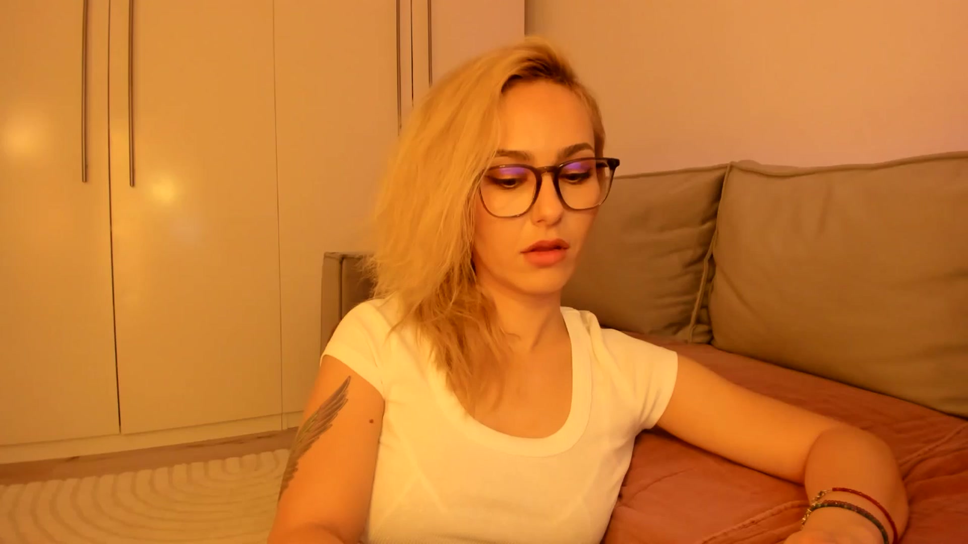 Gallery image thumbnail from Simi__'s myfreecams stream on, 09/06/2024, 18:06 image 14 of 20