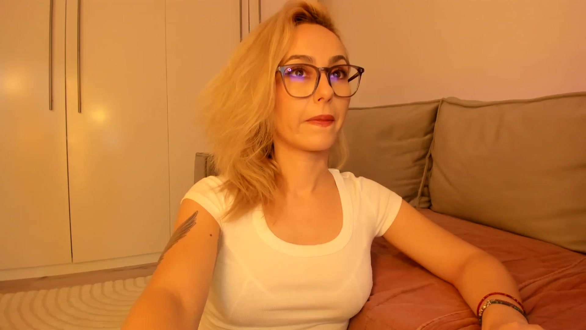 Gallery image thumbnail from Simi__'s myfreecams stream on, 09/06/2024, 18:06 image 8 of 20