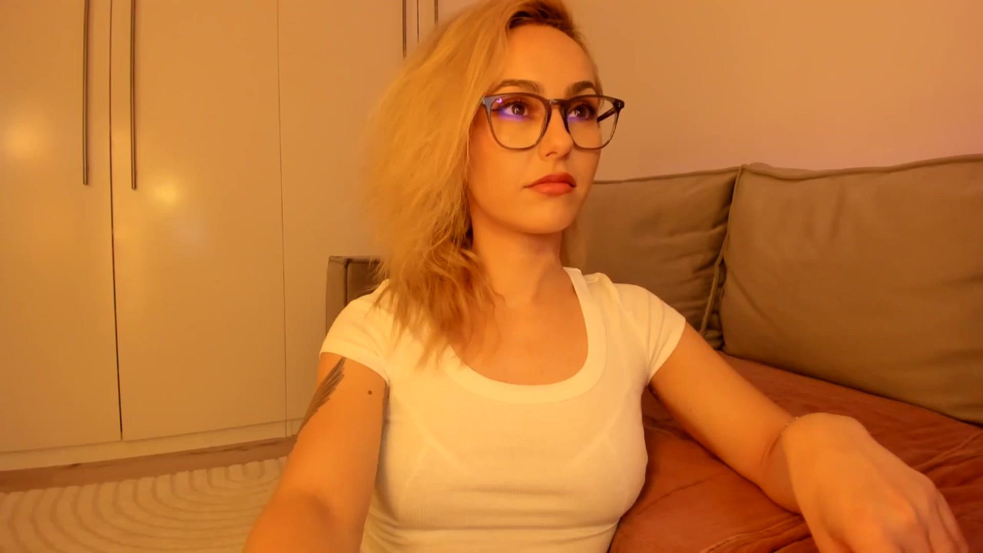 Gallery image thumbnail from Simi__'s myfreecams stream on, 09/06/2024, 18:06 image 10 of 20