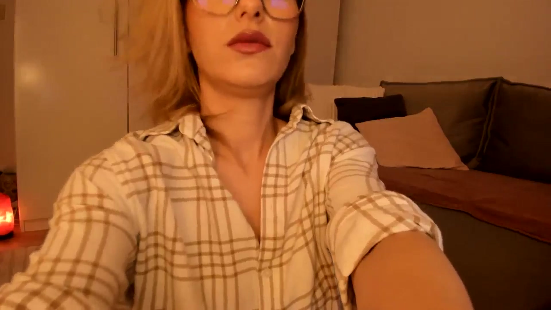 Gallery image thumbnail from Simi__'s myfreecams stream on, 10/13/2024, 17:46 image 4 of 20