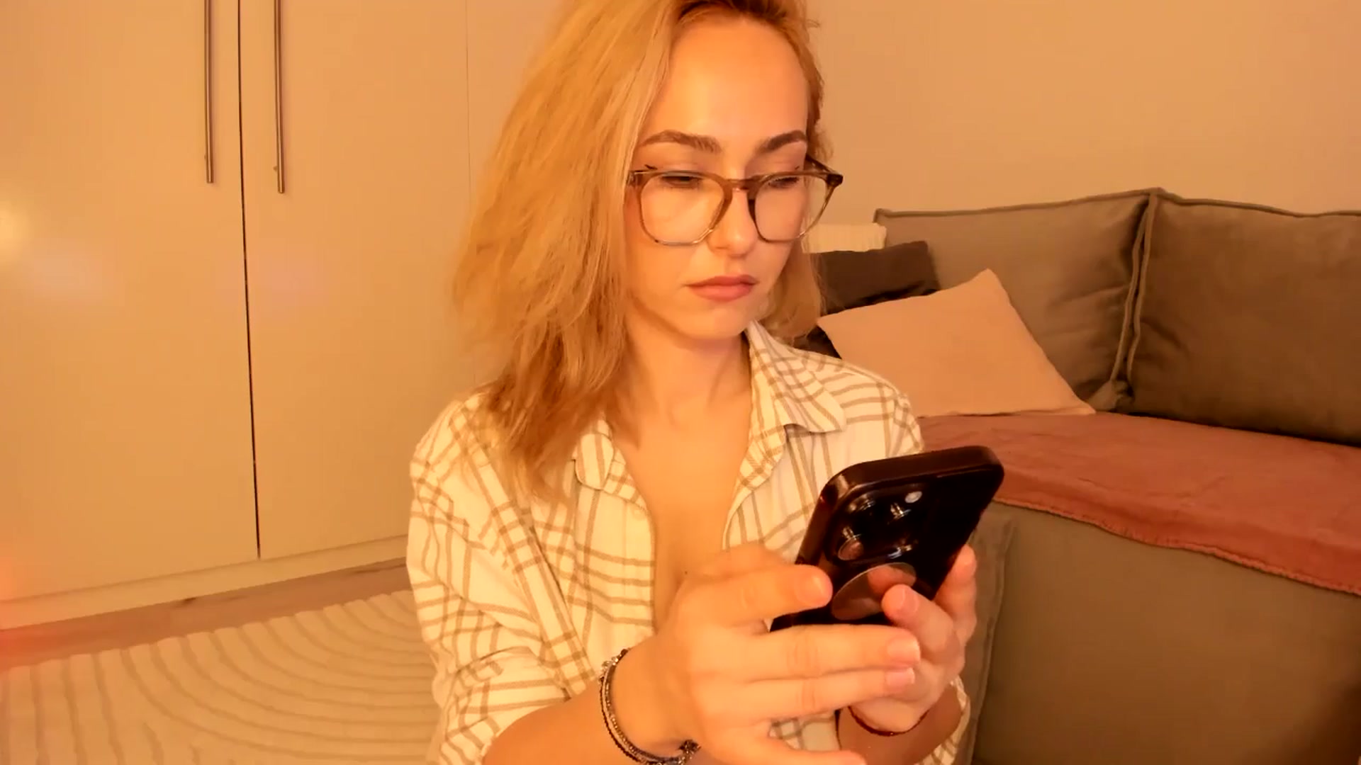 Gallery image thumbnail from Simi__'s myfreecams stream on, 10/13/2024, 17:46 image 13 of 20