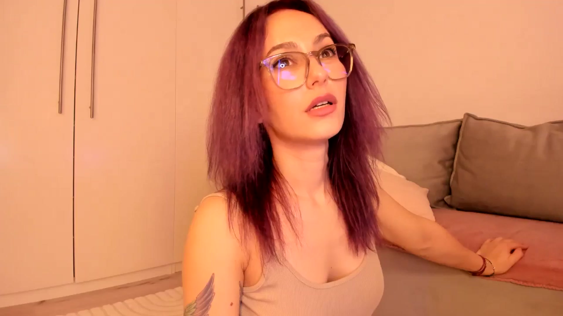 Gallery image thumbnail from Simi__'s myfreecams stream on, 10/14/2024, 17:41 image 12 of 20
