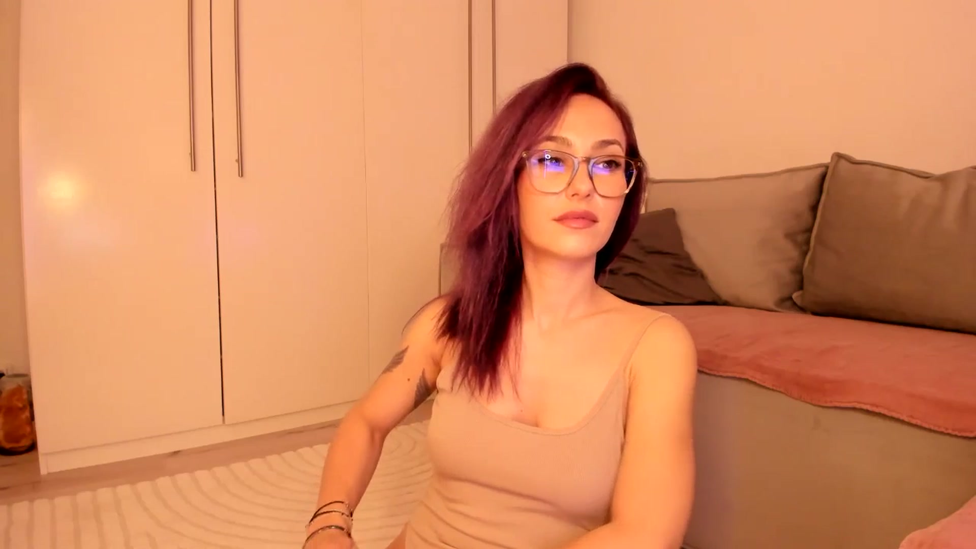Gallery image thumbnail from Simi__'s myfreecams stream on, 10/14/2024, 17:41 image 4 of 20