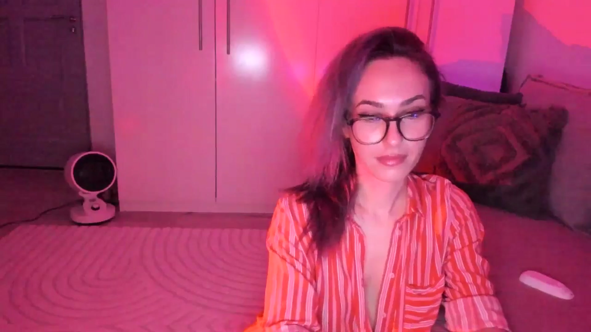 Gallery image thumbnail from Simi__'s myfreecams stream on, 10/20/2024, 16:52 image 11 of 20