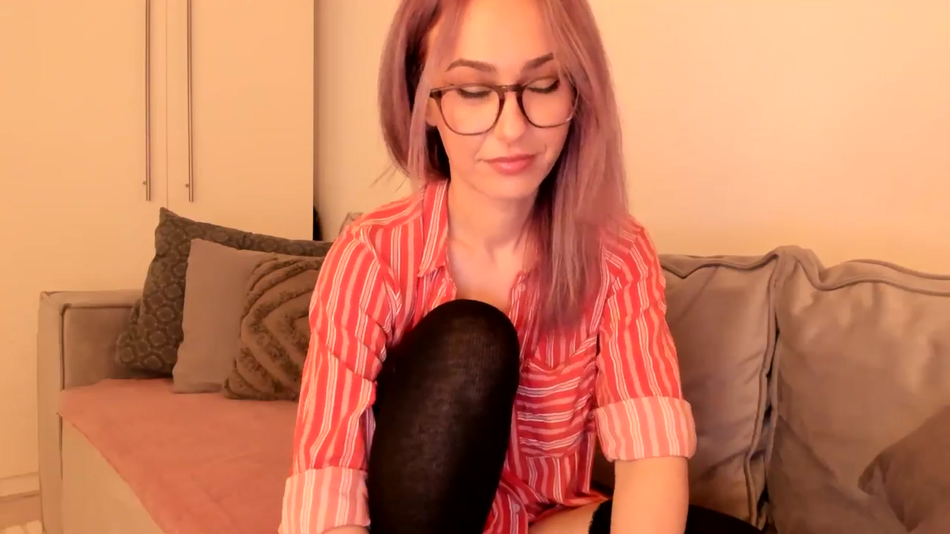 Gallery image thumbnail from Simi__'s myfreecams stream on, 10/20/2024, 16:52 image 6 of 20