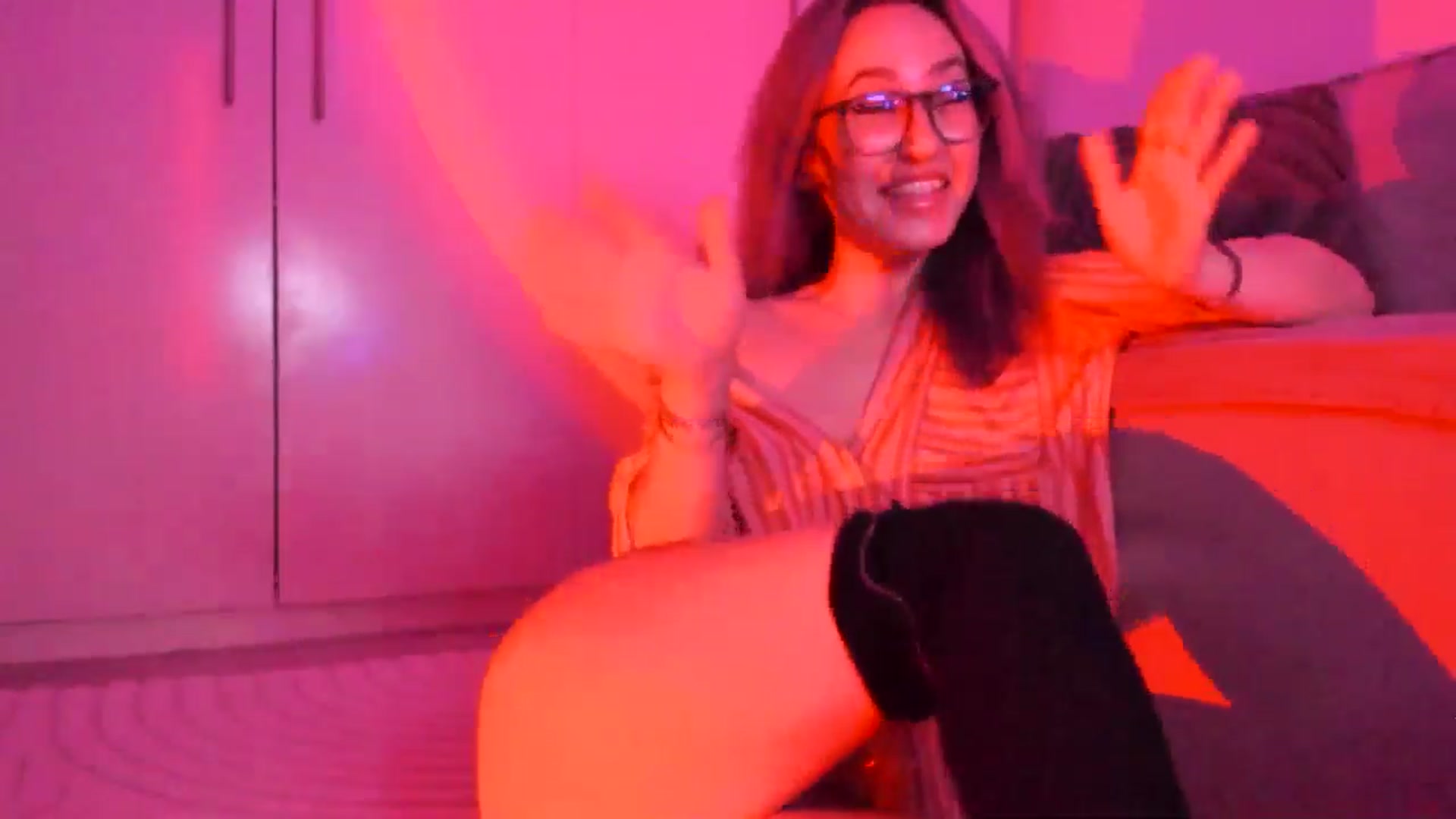 Gallery image thumbnail from Simi__'s myfreecams stream on, 10/20/2024, 16:52 image 13 of 20