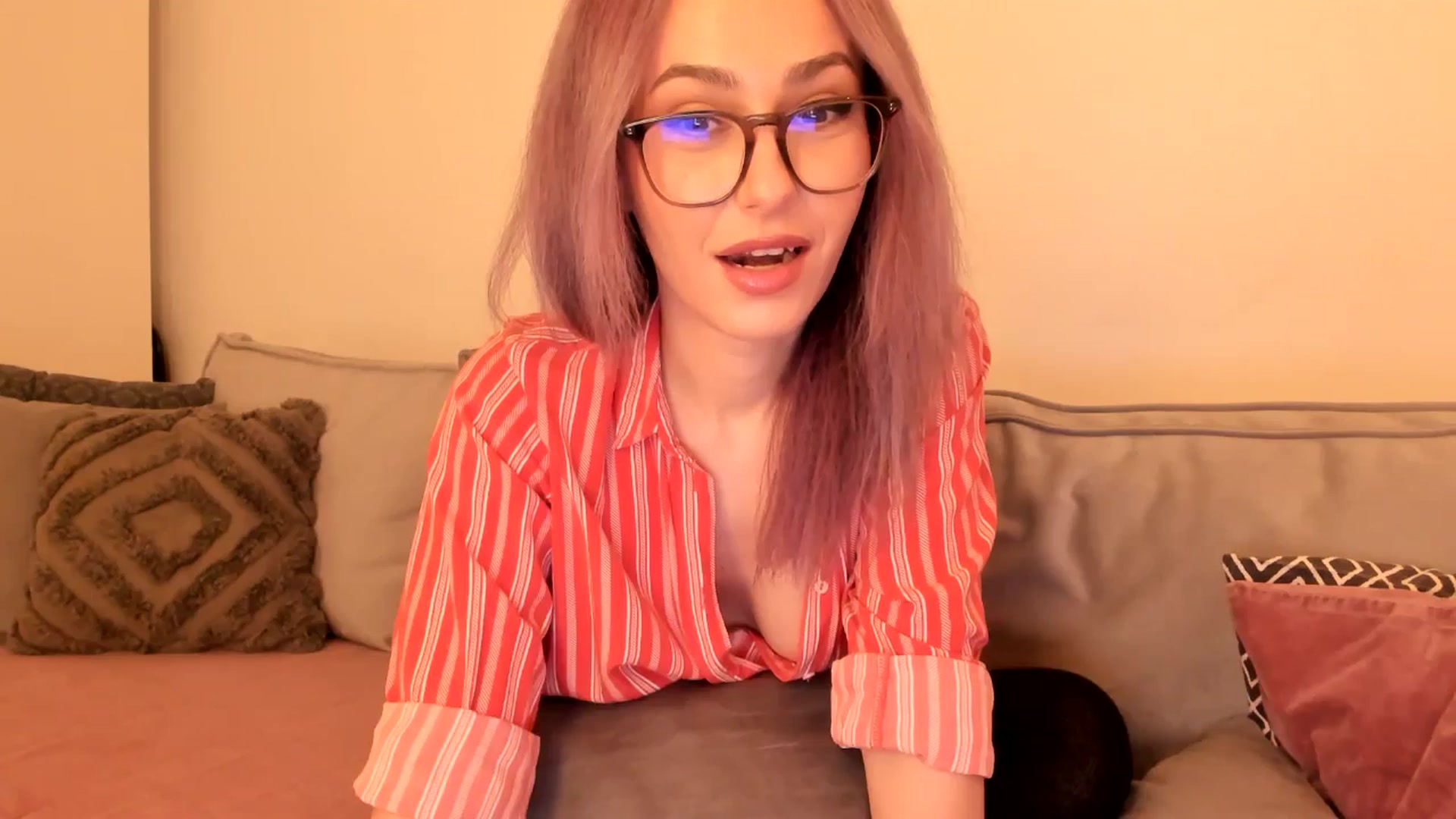 Gallery image thumbnail from Simi__'s myfreecams stream on, 10/20/2024, 16:52 image 3 of 20