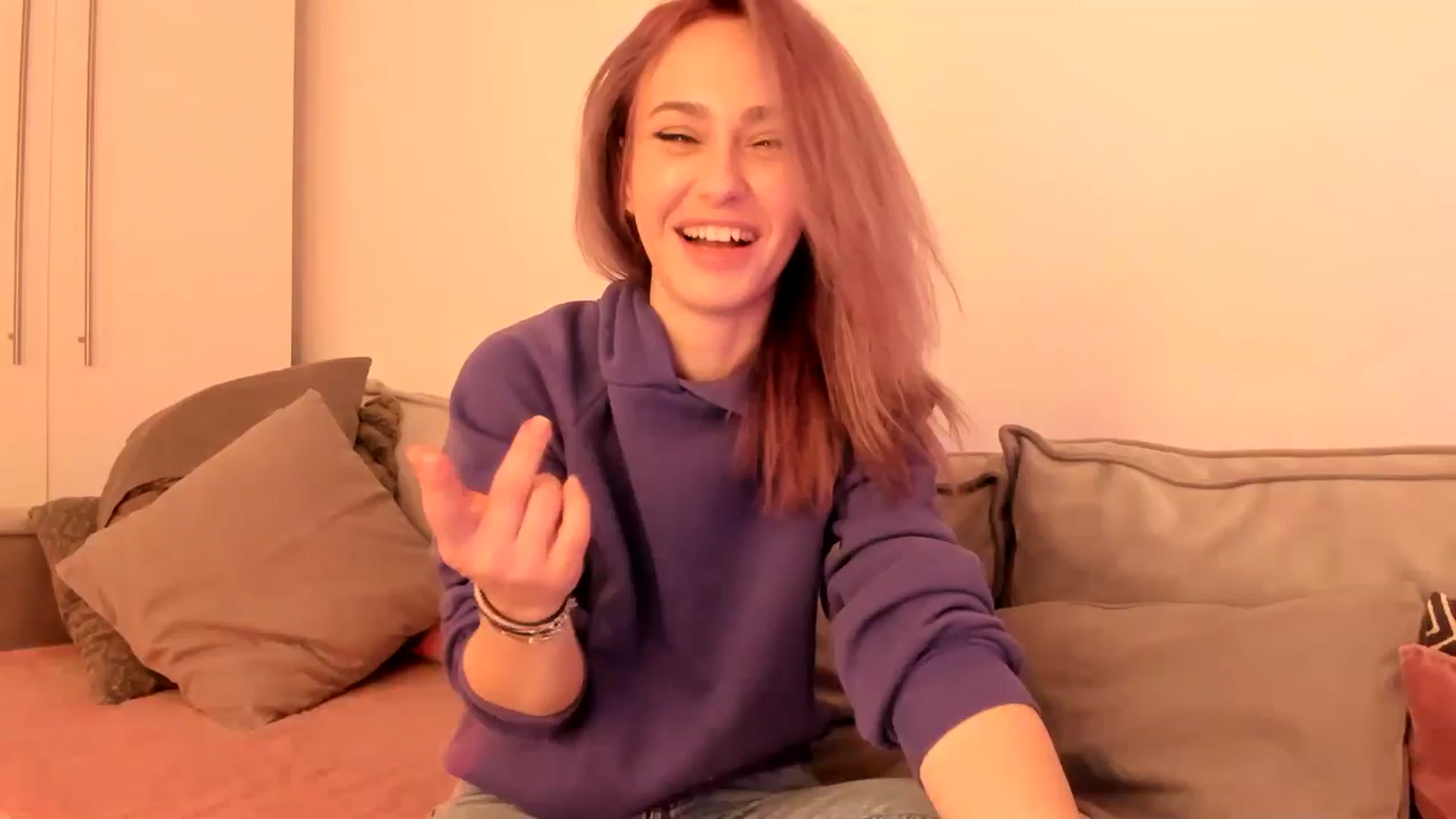 Gallery image thumbnail from Simi__'s myfreecams stream on, 10/20/2024, 18:46 image 18 of 20