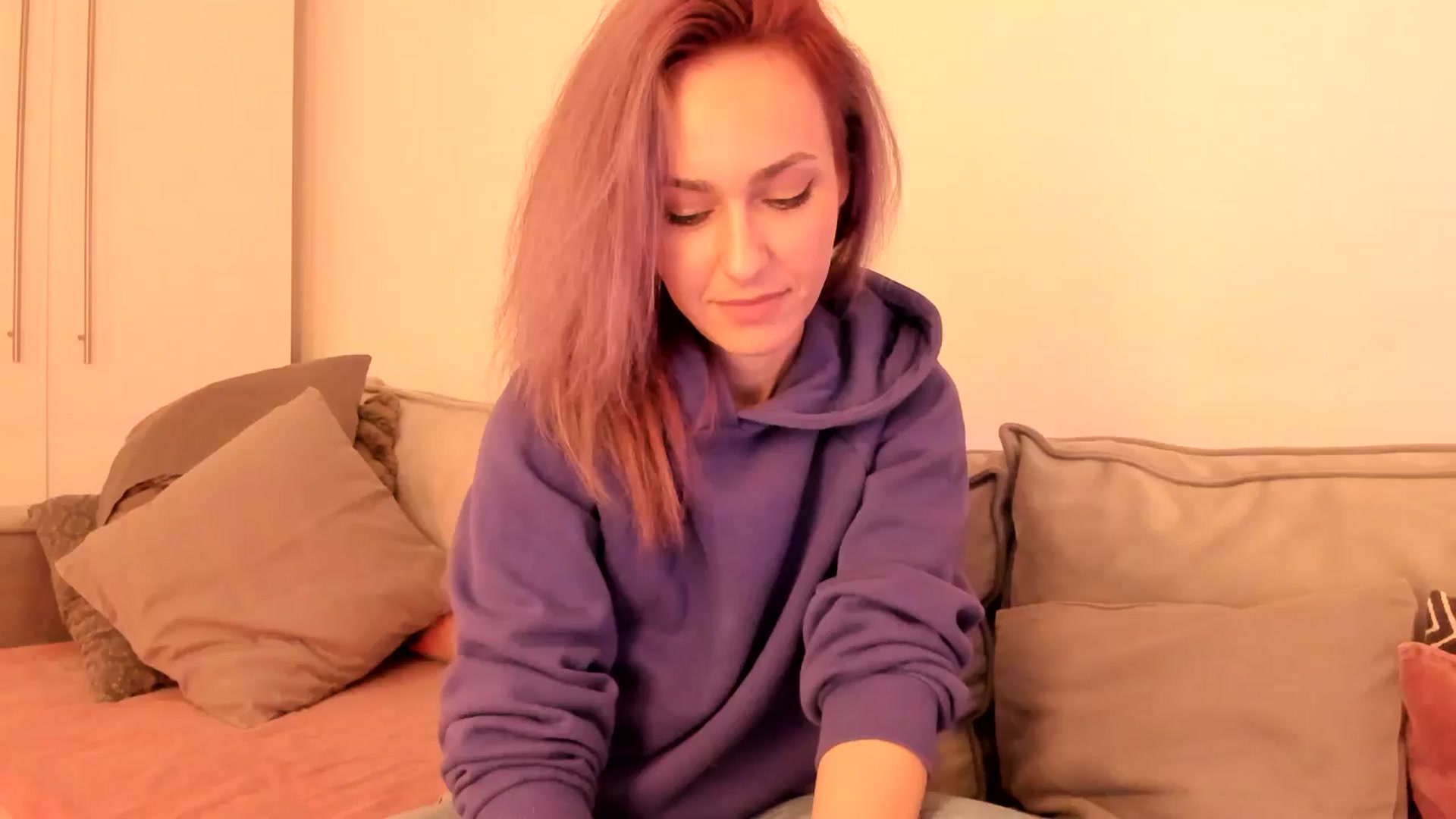 Gallery image thumbnail from Simi__'s myfreecams stream on, 10/20/2024, 18:46 image 6 of 20