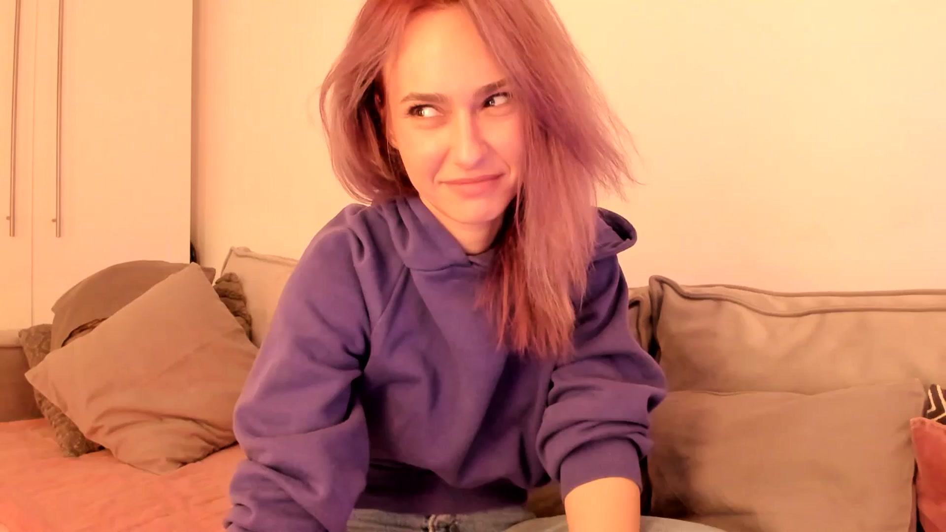 Gallery image thumbnail from Simi__'s myfreecams stream on, 10/20/2024, 18:46 image 20 of 20
