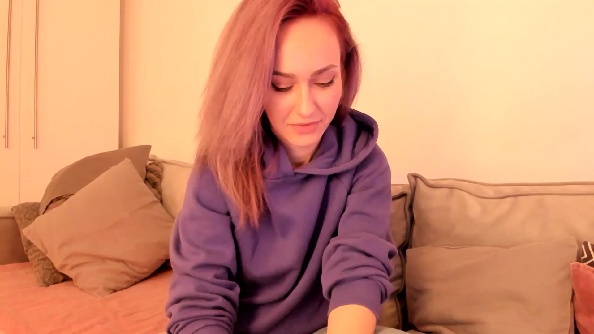 Gallery image thumbnail from Simi__'s myfreecams stream on, 10/20/2024, 18:46 image 8 of 20