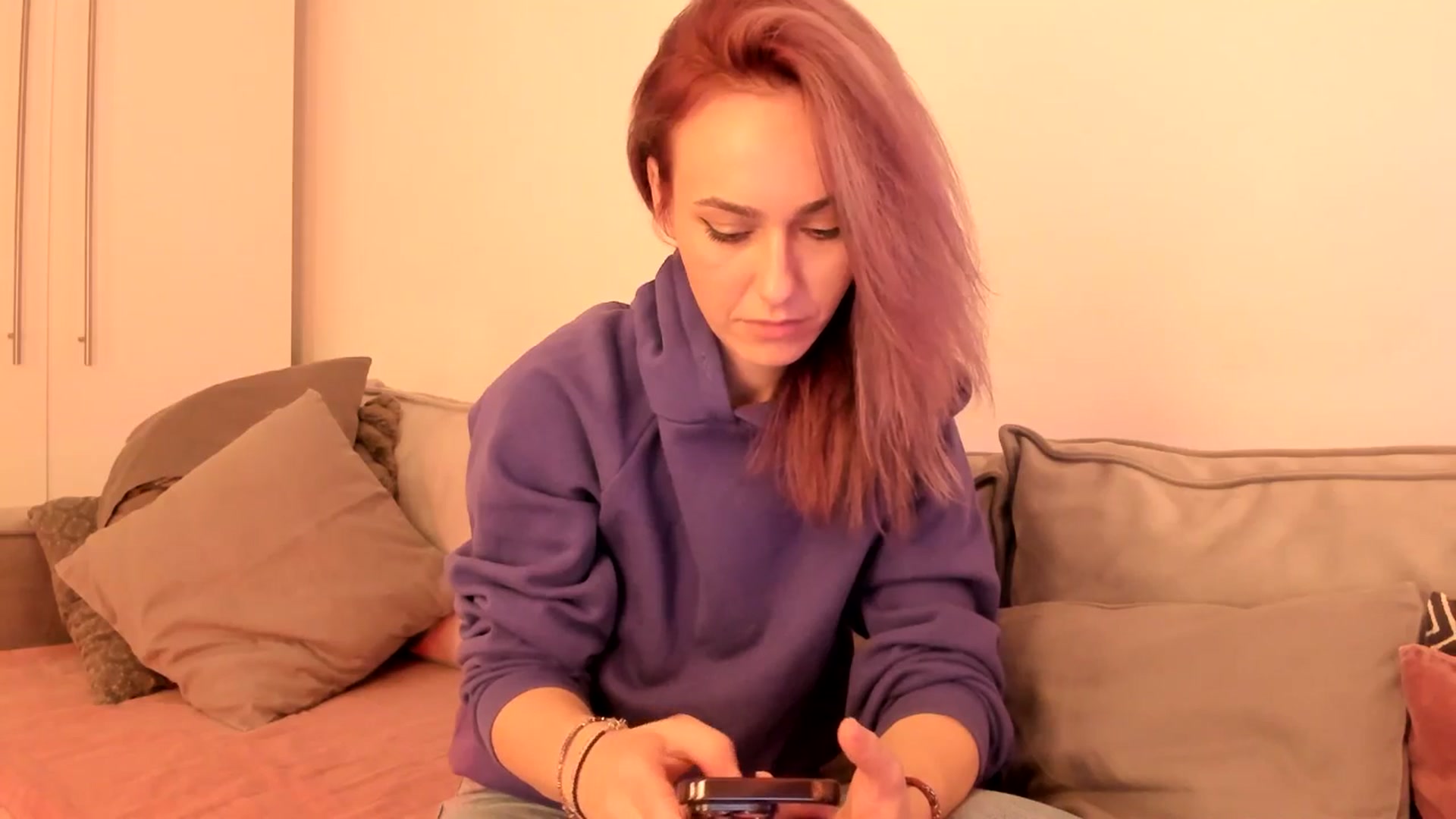 Gallery image thumbnail from Simi__'s myfreecams stream on, 10/20/2024, 18:46 image 14 of 20