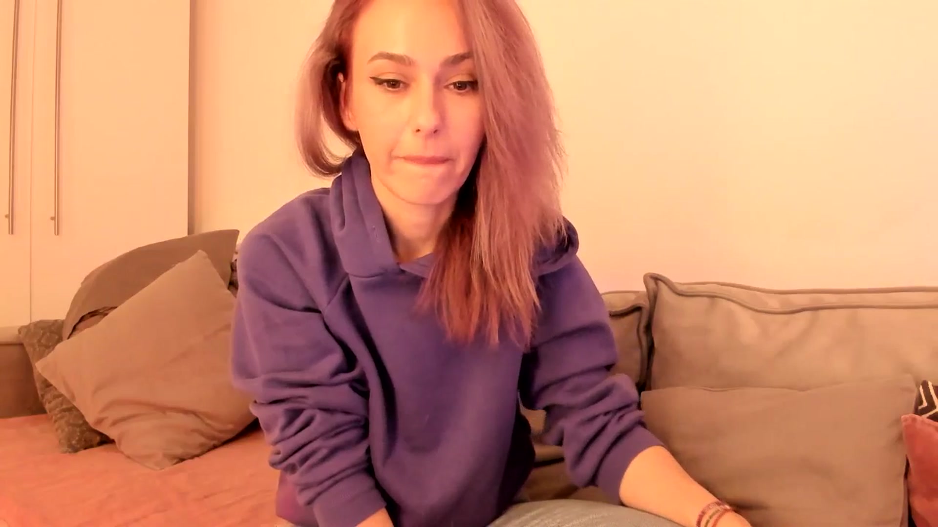 Gallery image thumbnail from Simi__'s myfreecams stream on, 10/20/2024, 18:46 image 13 of 20