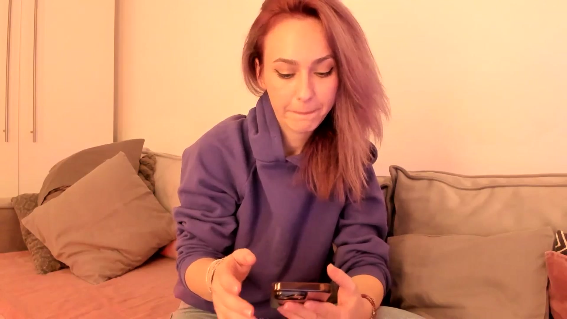 Gallery image thumbnail from Simi__'s myfreecams stream on, 10/20/2024, 18:46 image 12 of 20