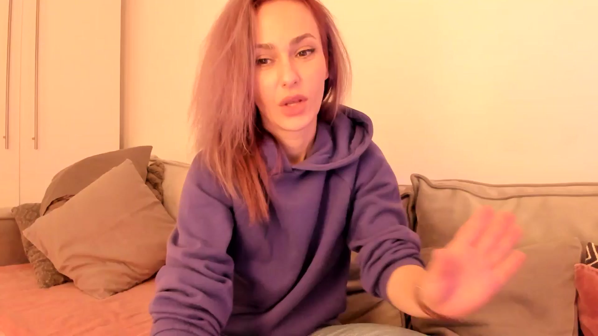 Gallery image thumbnail from Simi__'s myfreecams stream on, 10/20/2024, 18:46 image 7 of 20
