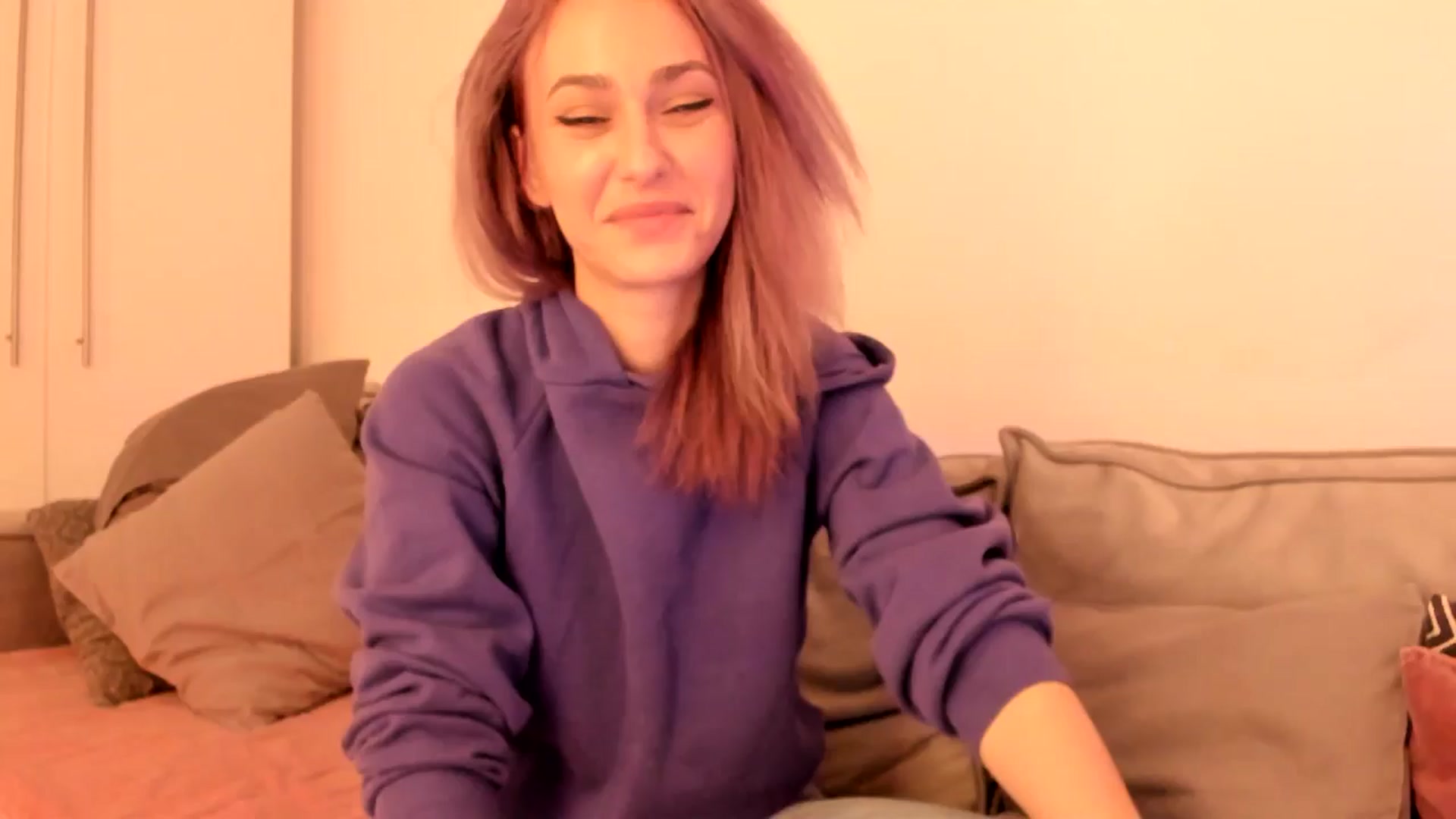Gallery image thumbnail from Simi__'s myfreecams stream on, 10/20/2024, 18:46 image 19 of 20