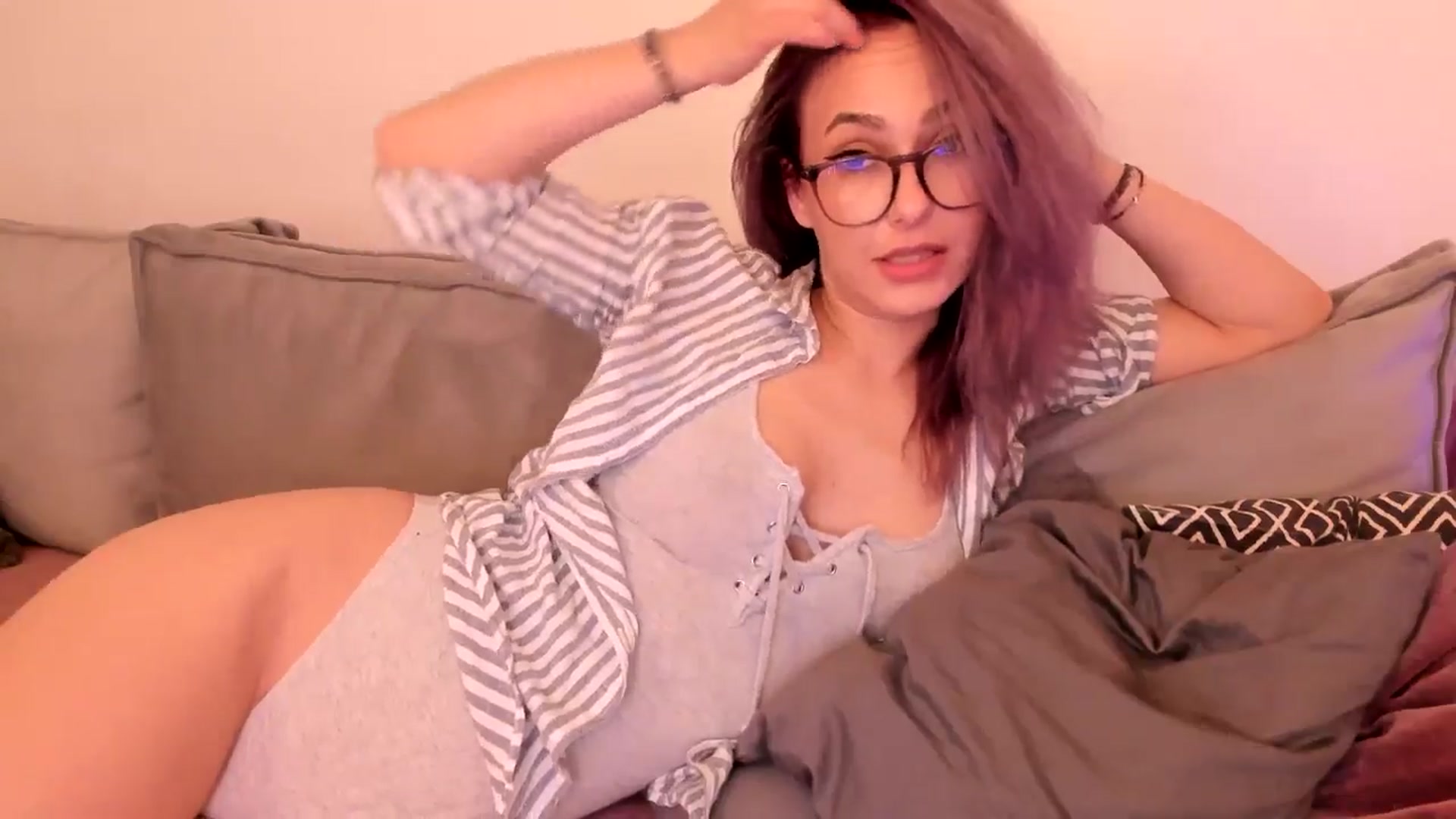 Gallery image thumbnail from Simi__'s myfreecams stream on, 10/21/2024, 17:27 image 20 of 20