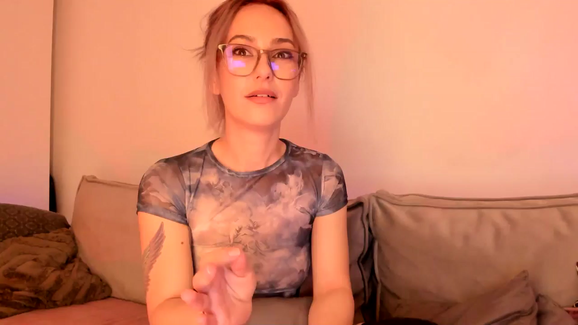 Gallery image thumbnail from Simi__'s myfreecams stream on, 10/31/2024, 18:34 image 17 of 20