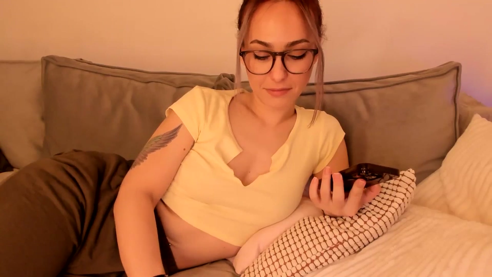 Gallery image thumbnail from Simi__'s myfreecams stream on, 11/23/2024, 19:12 image 15 of 20