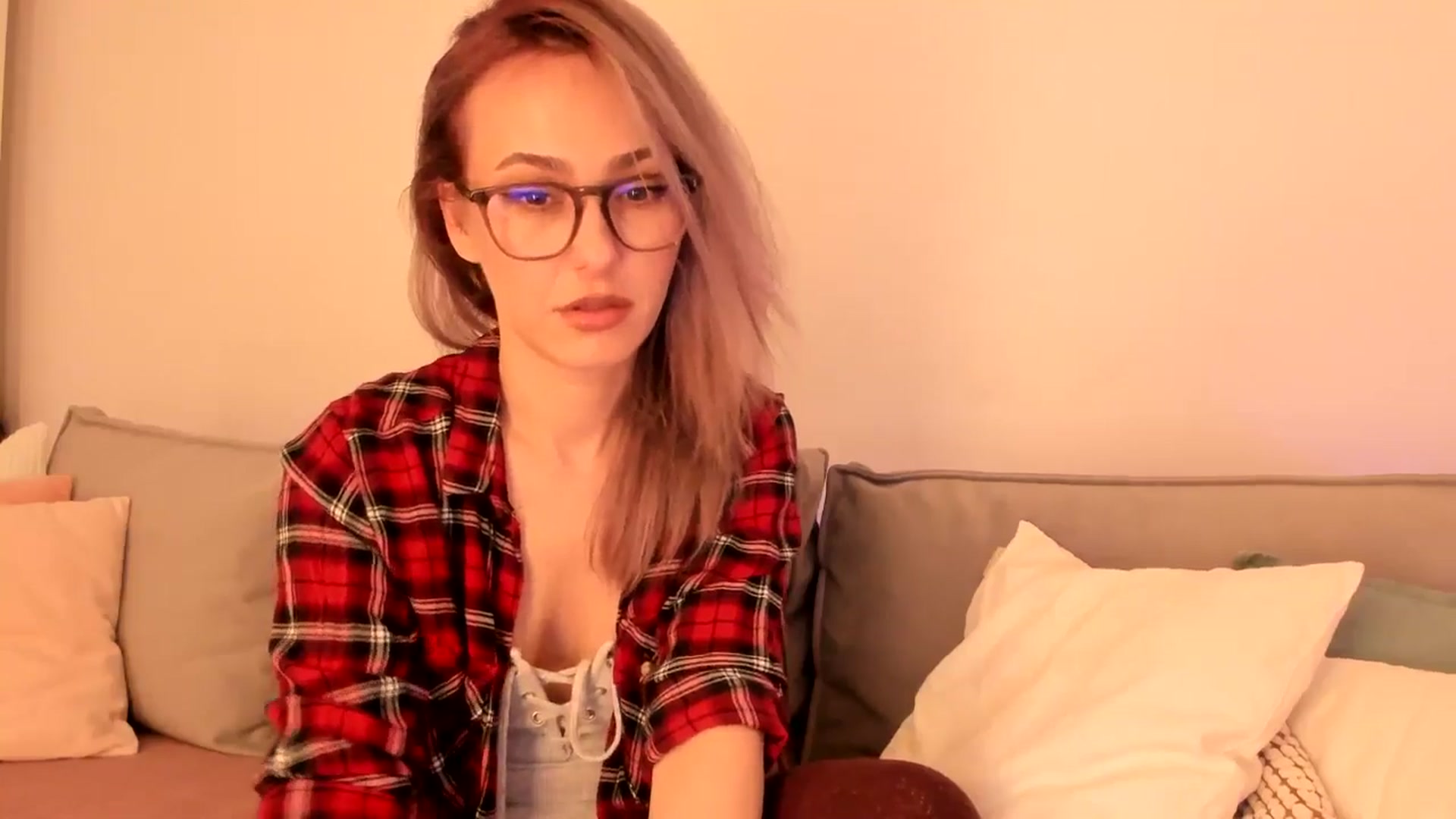 Gallery image thumbnail from Simi__'s myfreecams stream on, 11/25/2024, 18:22 image 3 of 20