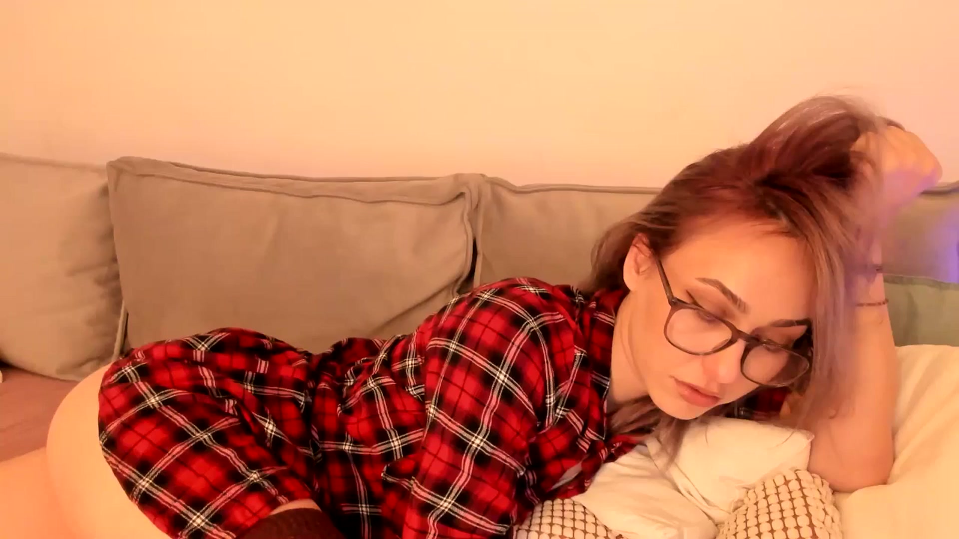 Gallery image thumbnail from Simi__'s myfreecams stream on, 11/25/2024, 18:22 image 8 of 20