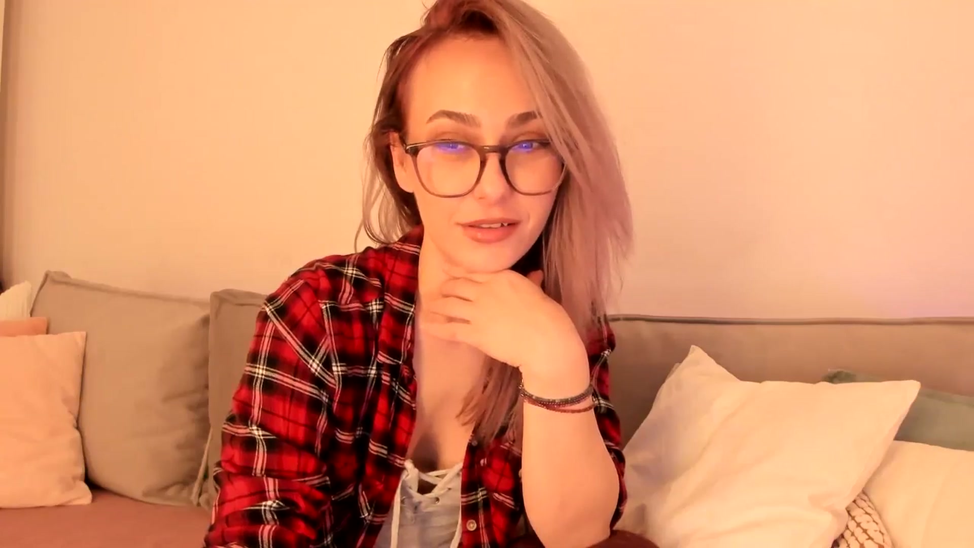 Gallery image thumbnail from Simi__'s myfreecams stream on, 11/25/2024, 18:22 image 2 of 20