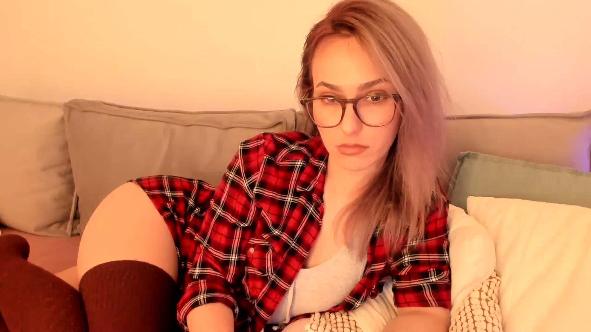 Gallery image thumbnail from Simi__'s myfreecams stream on, 11/25/2024, 18:22 image 6 of 20
