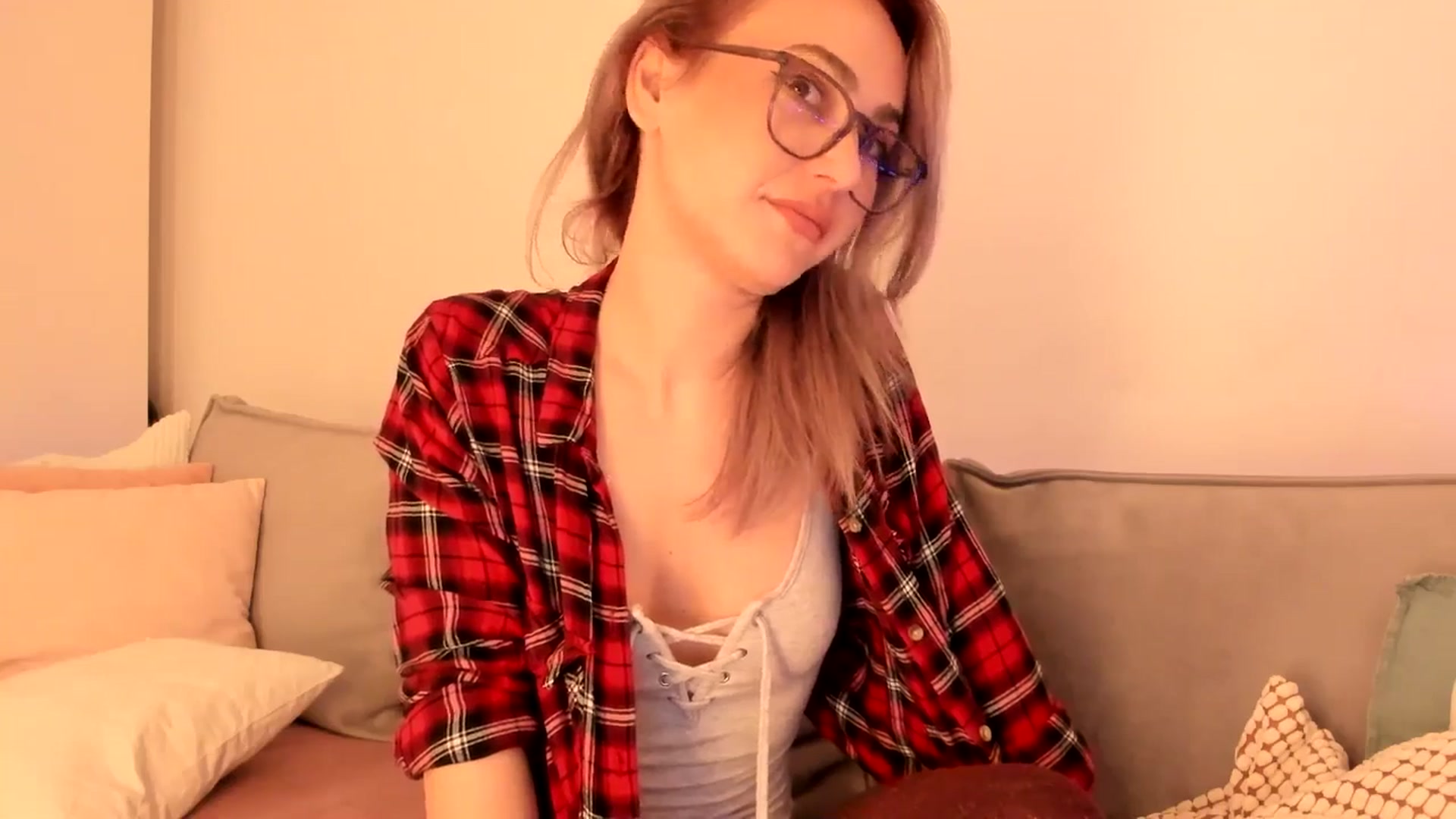 Gallery image thumbnail from Simi__'s myfreecams stream on, 11/25/2024, 18:22 image 18 of 20