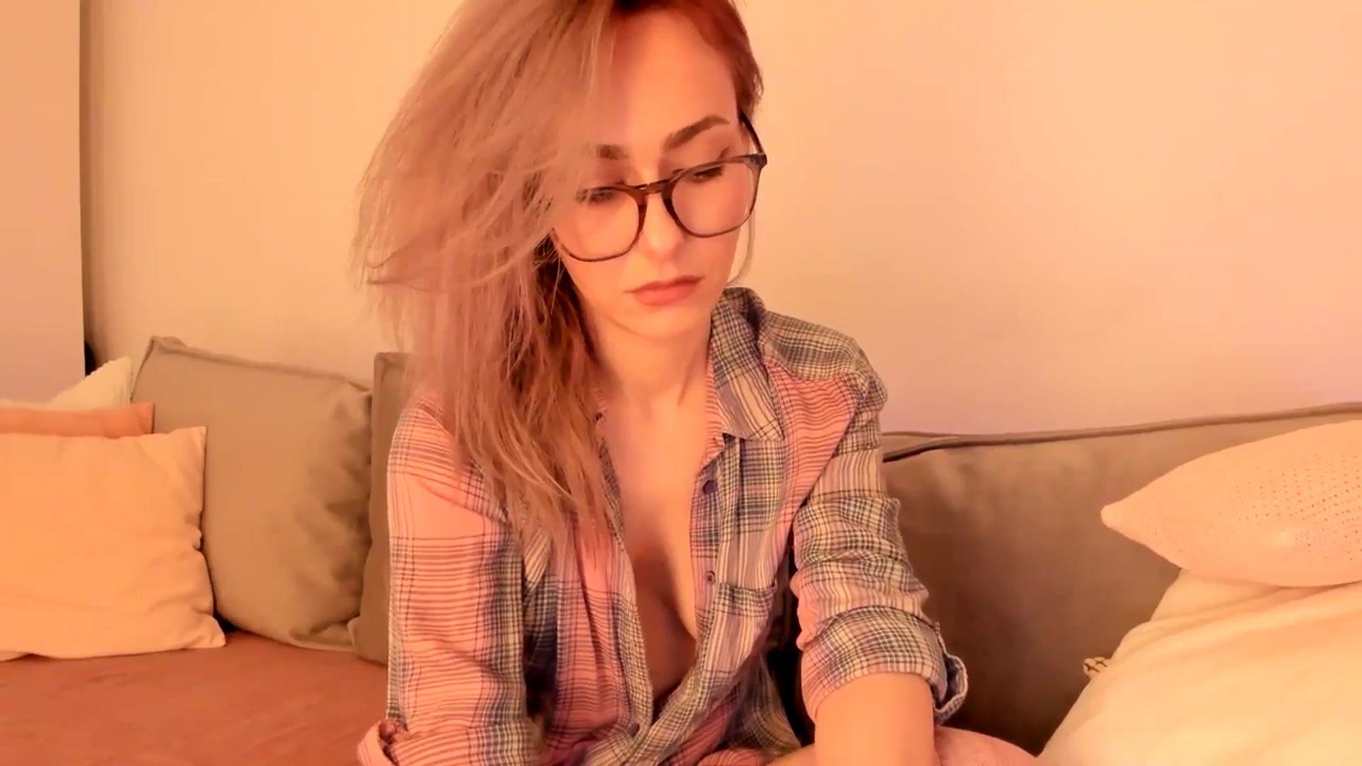 Gallery image thumbnail from Simi__'s myfreecams stream on, 11/27/2024, 19:08 image 6 of 20