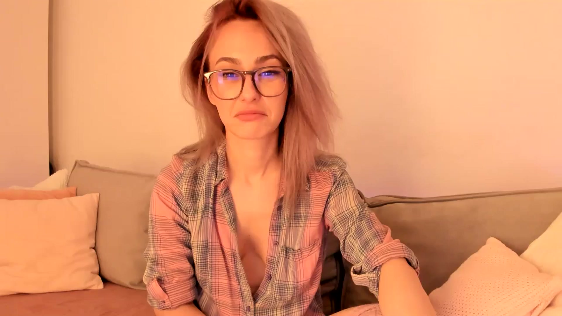 Gallery image thumbnail from Simi__'s myfreecams stream on, 11/27/2024, 19:08 image 19 of 20