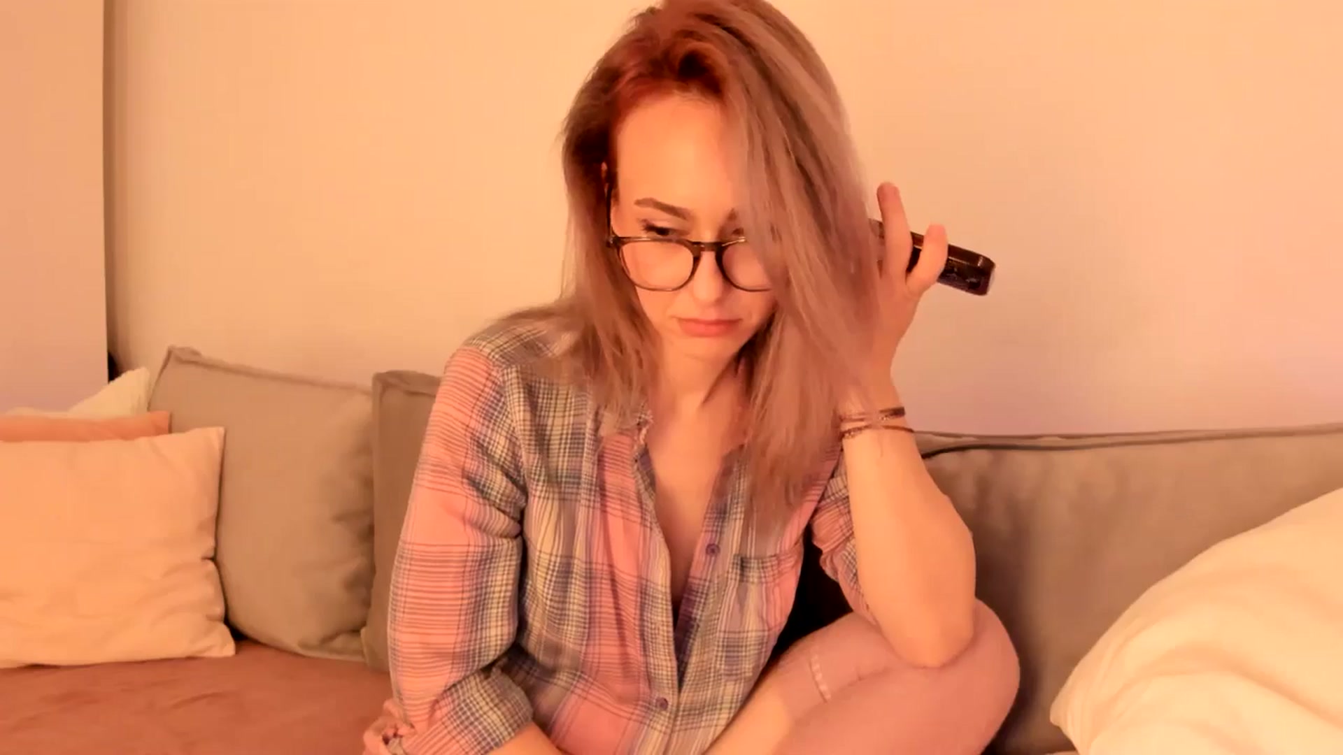 Gallery image thumbnail from Simi__'s myfreecams stream on, 11/27/2024, 19:08 image 14 of 20