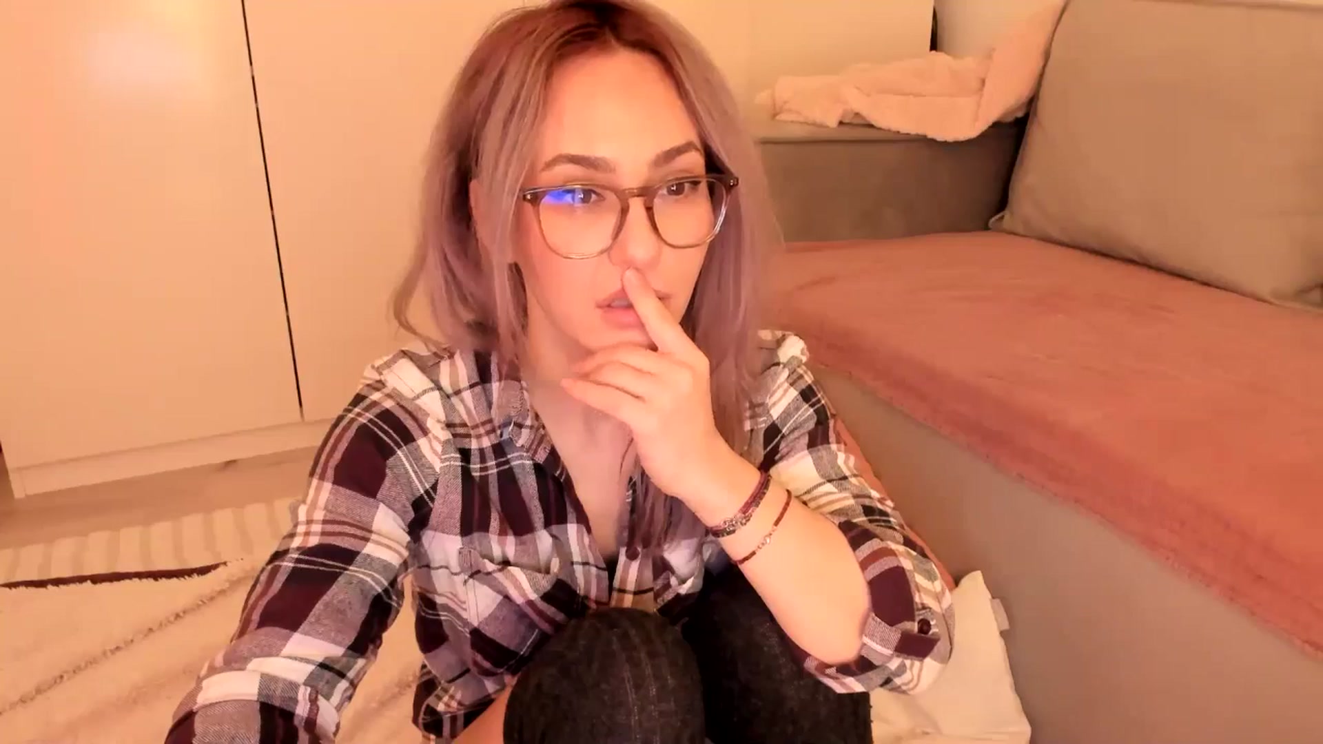 Gallery image thumbnail from Simi__'s myfreecams stream on, 11/28/2024, 22:10 image 7 of 20