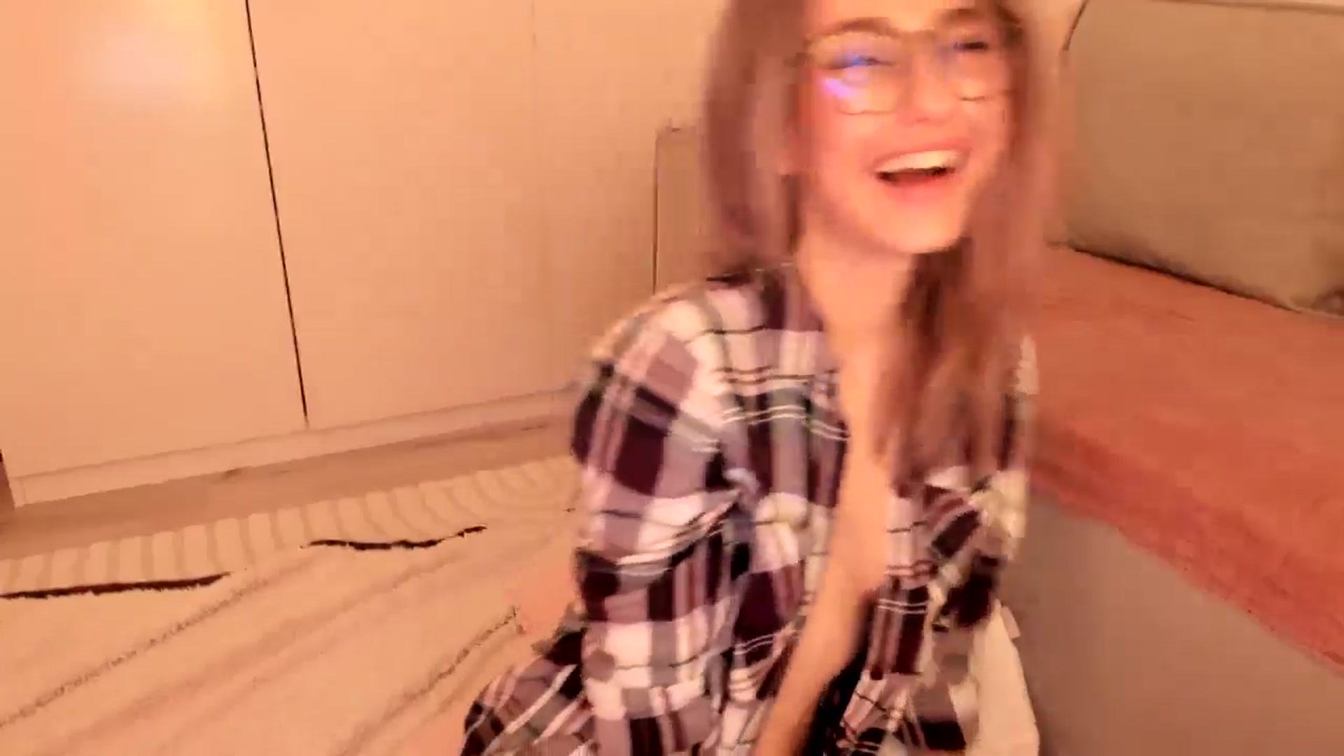 Gallery image thumbnail from Simi__'s myfreecams stream on, 11/28/2024, 22:10 image 3 of 20