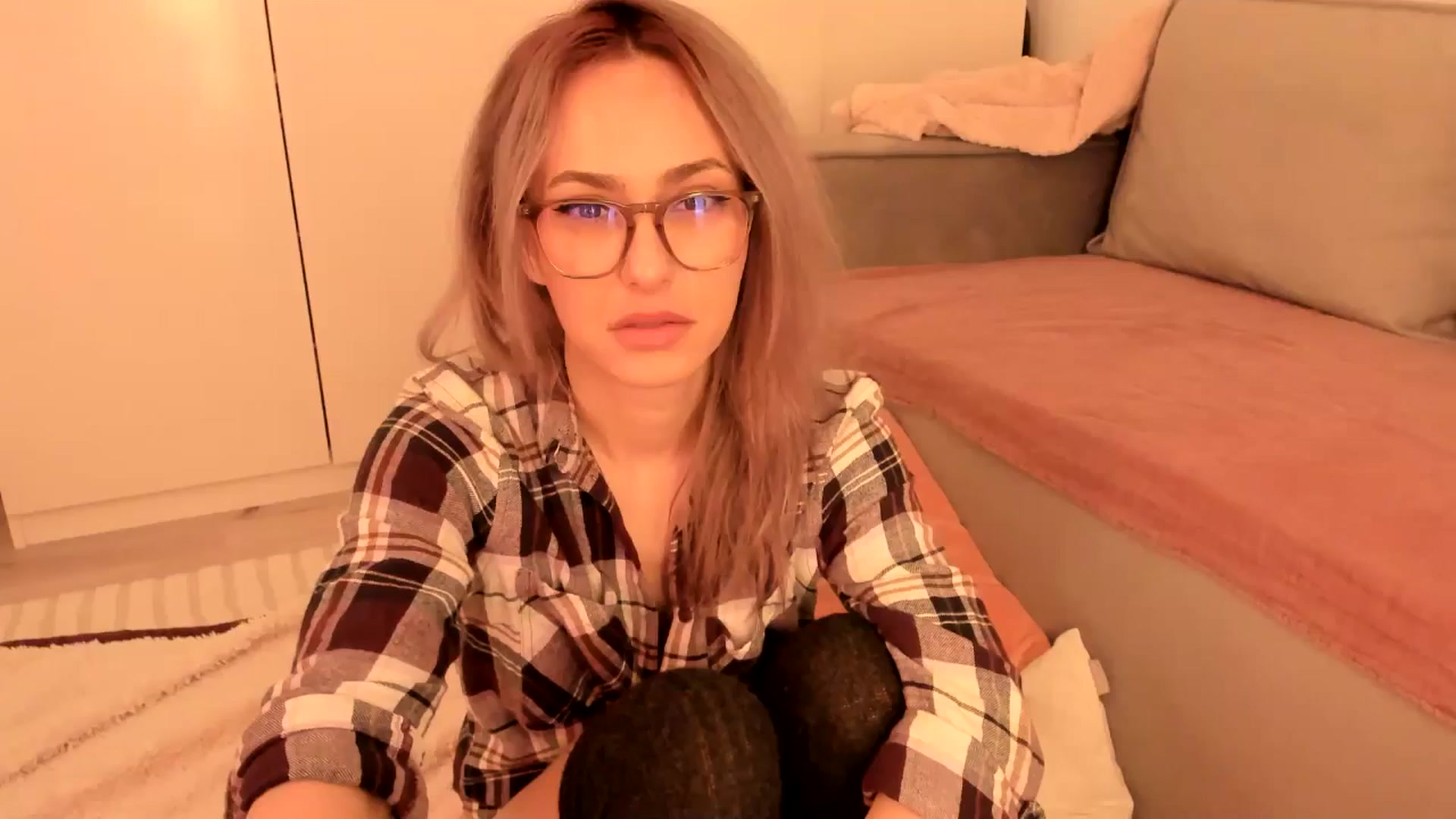 Gallery image thumbnail from Simi__'s myfreecams stream on, 11/28/2024, 22:10 image 8 of 20