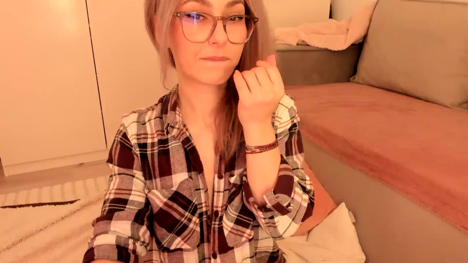 Gallery image thumbnail from Simi__'s myfreecams stream on, 11/28/2024, 22:10 image 1 of 20