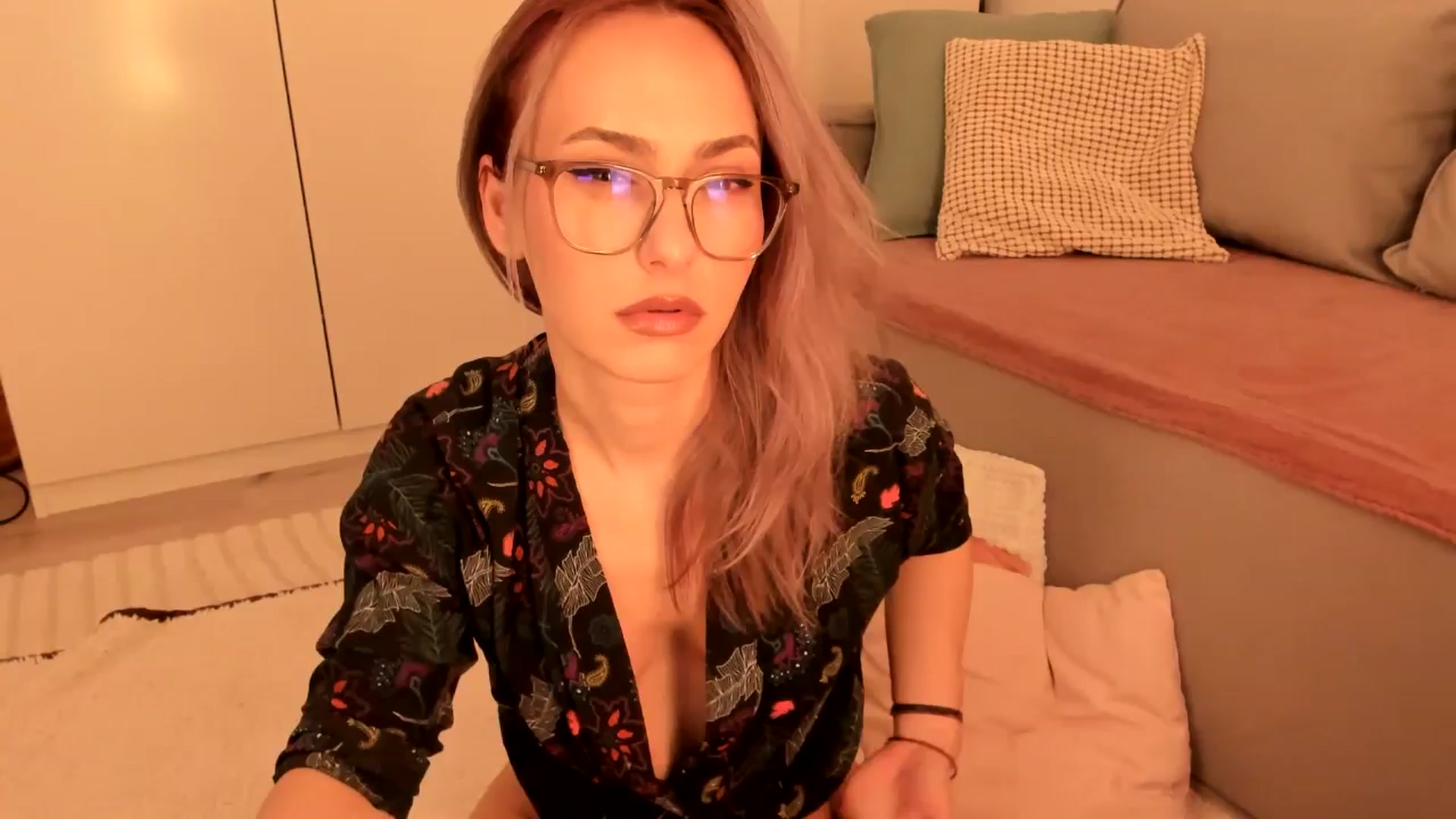 Gallery image thumbnail from Simi__'s myfreecams stream on, 11/29/2024, 18:54 image 1 of 20